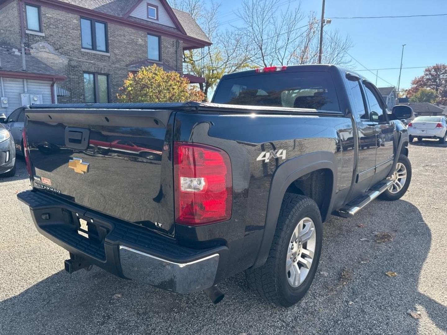 2012 BLACK CHEVROLET SILVERADO 1500 LT (1GCRKSE72CZ) with an 5.3L engine, Automatic transmission, located at 1708 Broadway, Rockford, IL, 61104, (815) 397-5010, 42.252522, -89.069359 - Photo#2