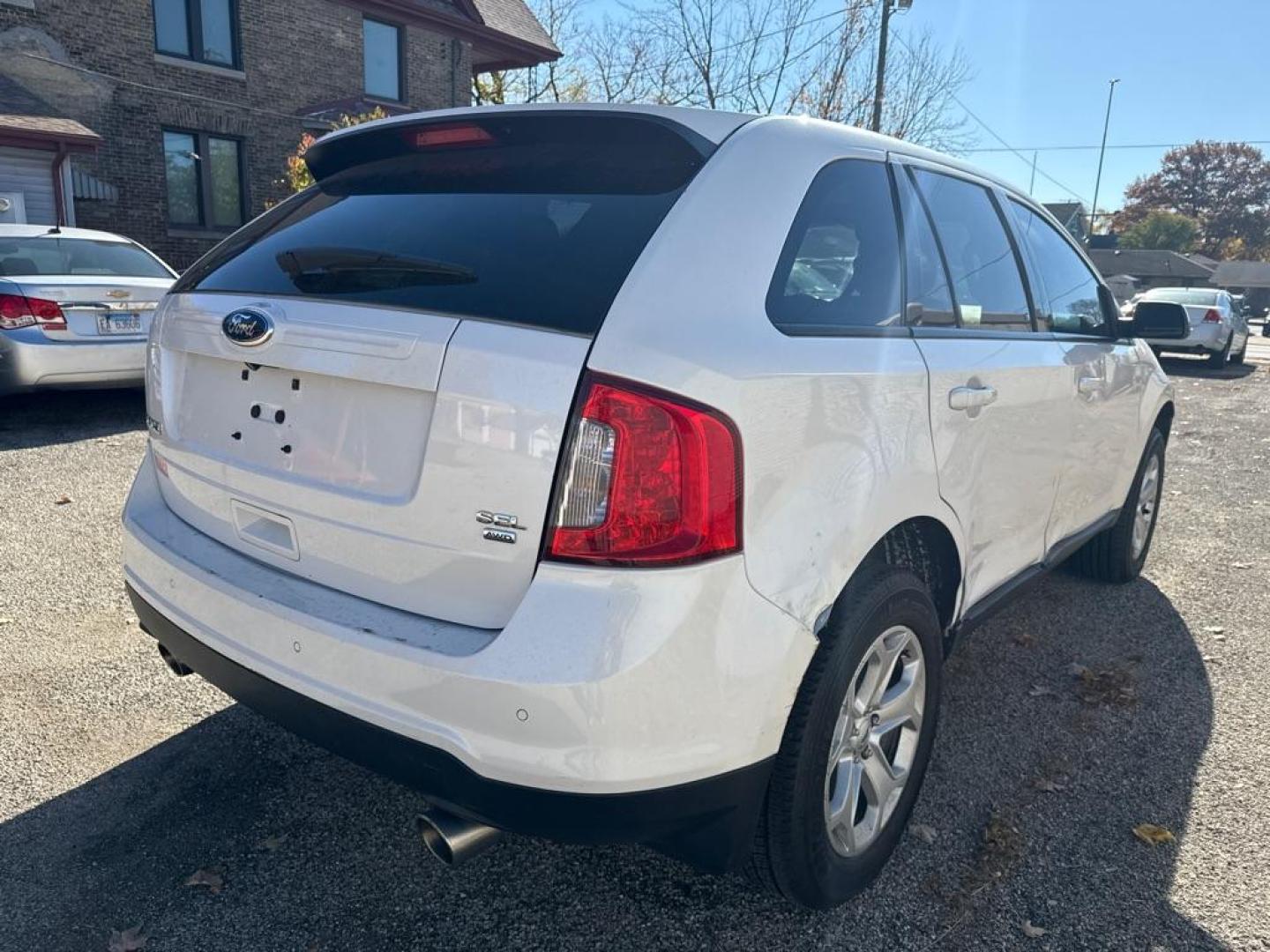 2014 WHITE FORD EDGE SEL (2FMDK4JCXEB) with an 3.5L engine, Automatic transmission, located at 1708 Broadway, Rockford, IL, 61104, (815) 397-5010, 42.252522, -89.069359 - Photo#2