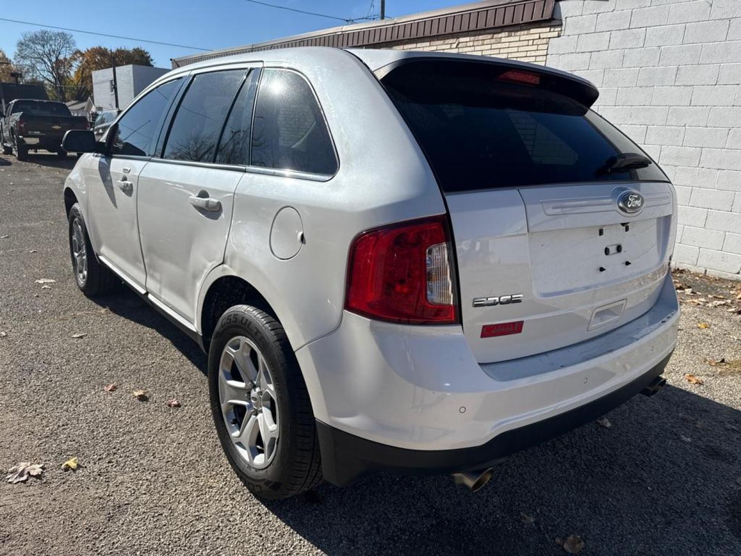 2014 WHITE FORD EDGE SEL (2FMDK4JCXEB) with an 3.5L engine, Automatic transmission, located at 1708 Broadway, Rockford, IL, 61104, (815) 397-5010, 42.252522, -89.069359 - Photo#3