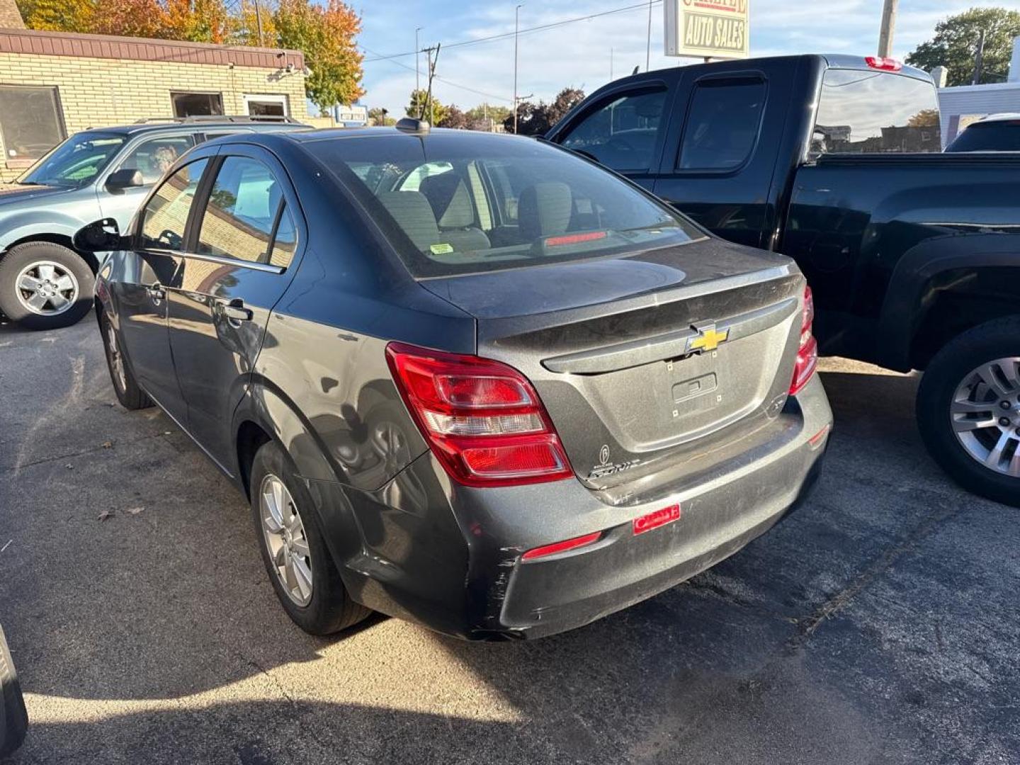 2017 GRAY CHEVROLET SONIC LT (1G1JD5SHXH4) with an 1.8L engine, Automatic transmission, located at 1708 Broadway, Rockford, IL, 61104, (815) 397-5010, 42.252522, -89.069359 - Photo#2
