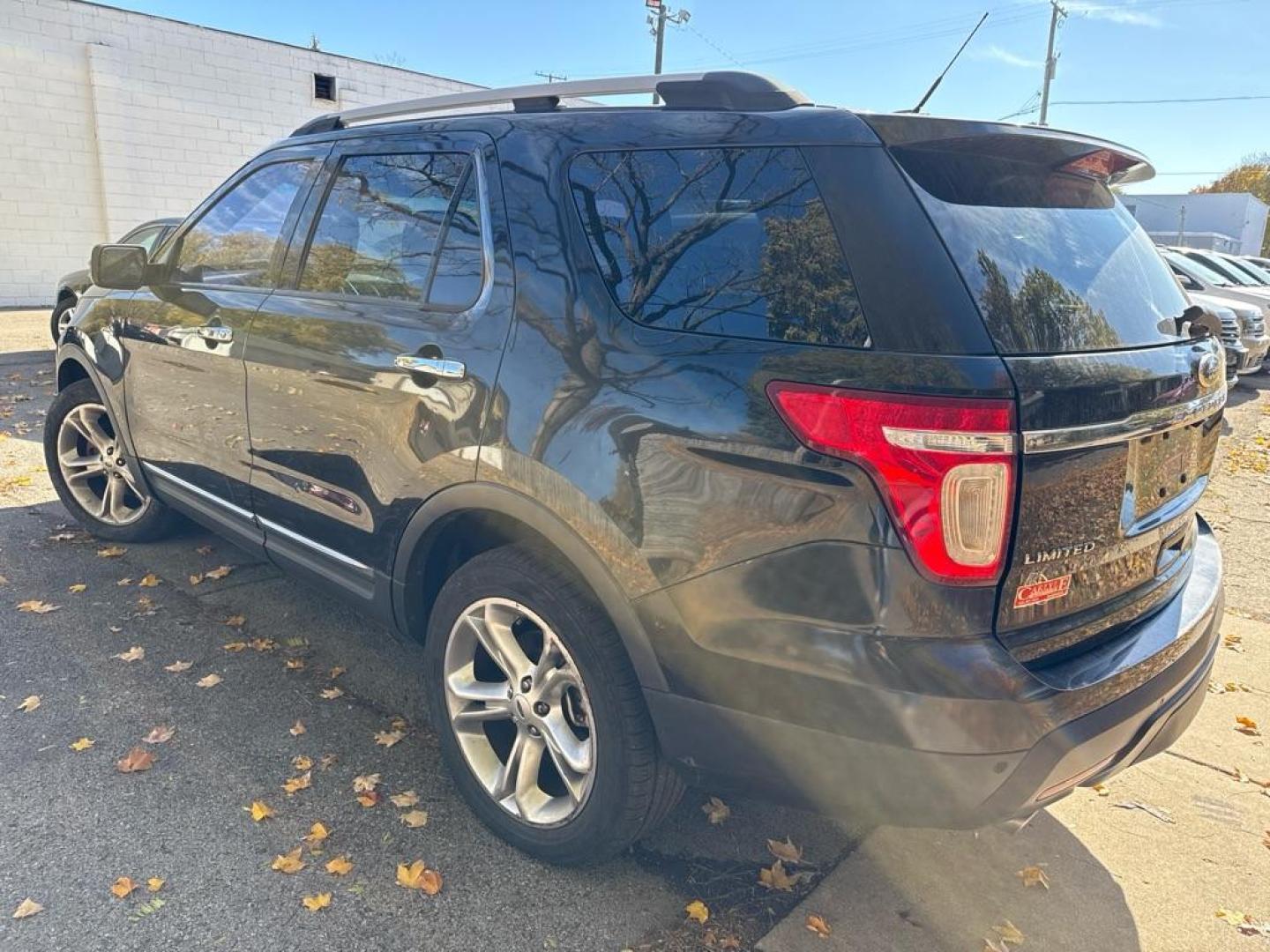 2012 BLACK FORD EXPLORER LIMITED (1FMHK8F83CG) with an 3.5L engine, Automatic transmission, located at 1708 Broadway, Rockford, IL, 61104, (815) 397-5010, 42.252522, -89.069359 - Photo#3