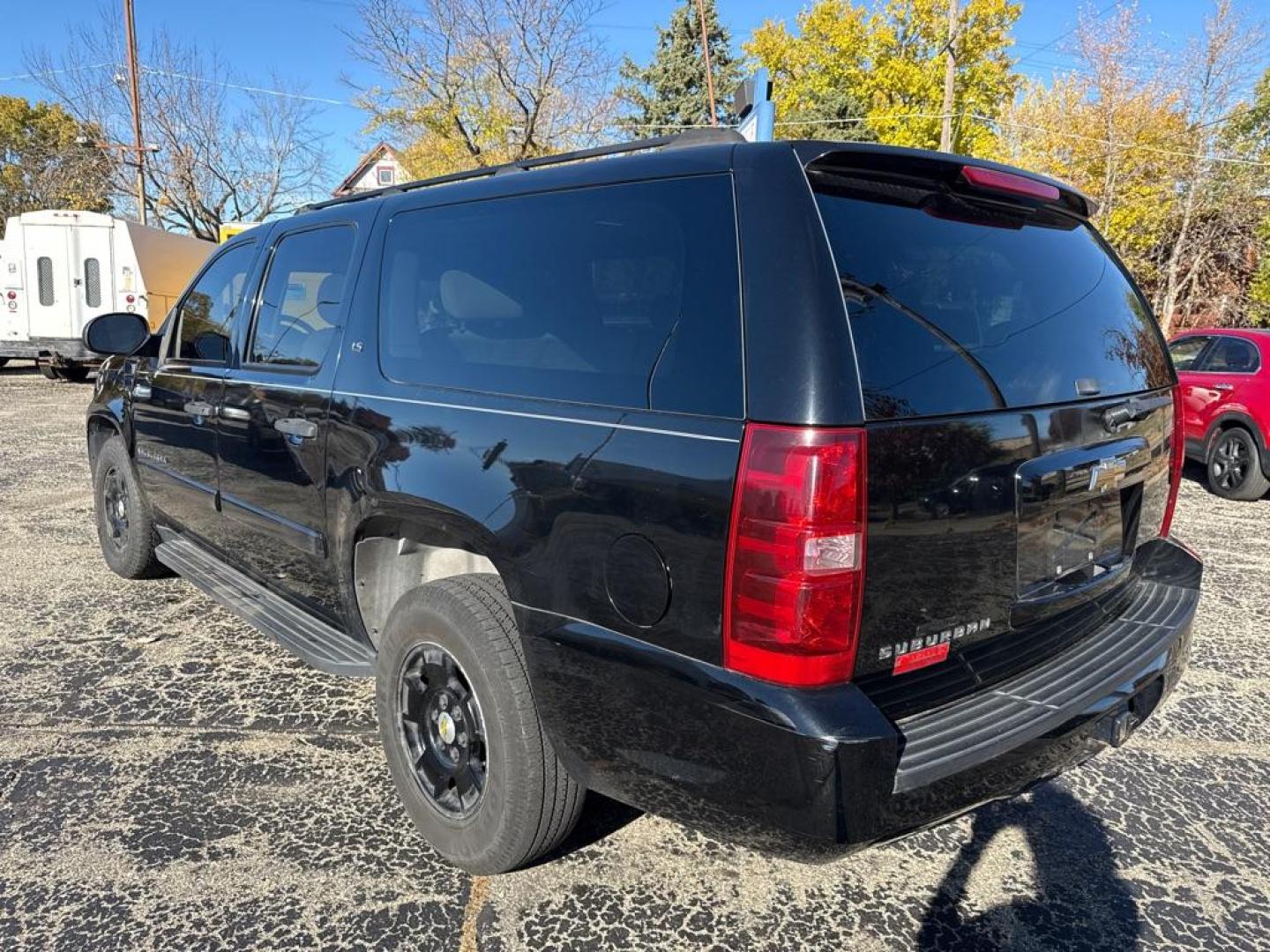 2007 BLACK CHEVROLET SUBURBAN 1500 (1GNFC16J47J) with an 5.3L engine, Automatic transmission, located at 1708 Broadway, Rockford, IL, 61104, (815) 397-5010, 42.252522, -89.069359 - Photo#3