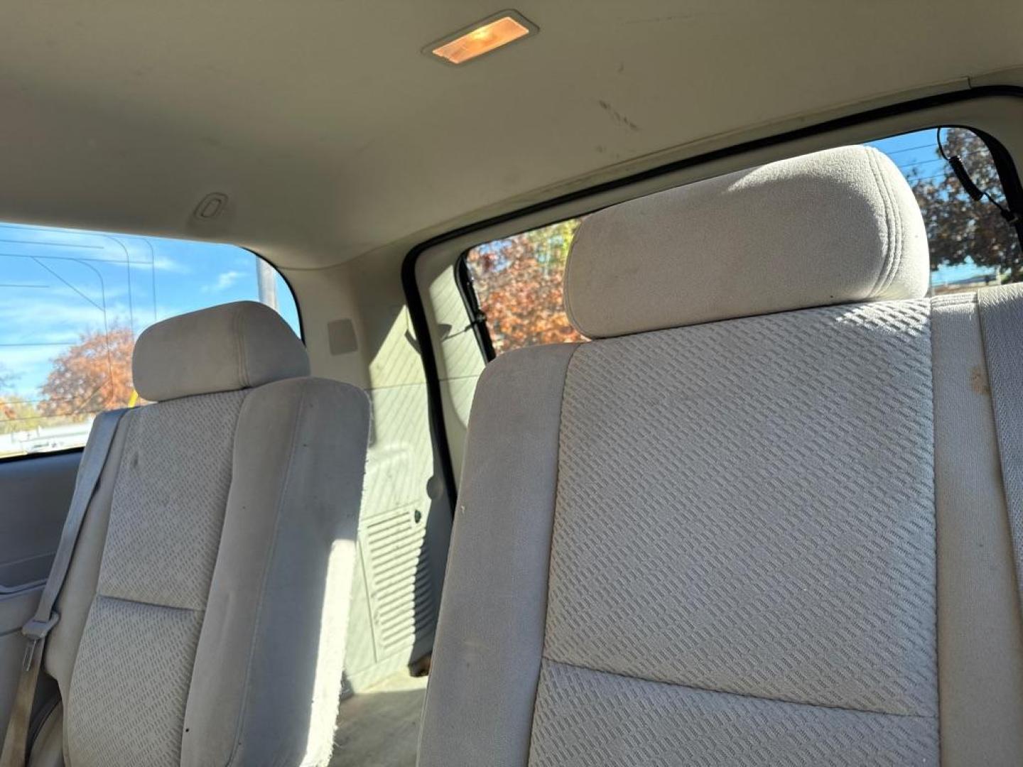 2007 BLACK CHEVROLET SUBURBAN 1500 (1GNFC16J47J) with an 5.3L engine, Automatic transmission, located at 1708 Broadway, Rockford, IL, 61104, (815) 397-5010, 42.252522, -89.069359 - Photo#4