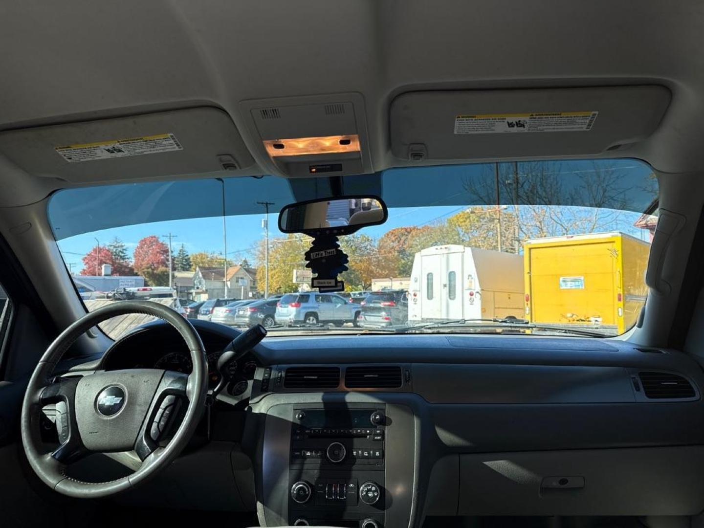 2007 BLACK CHEVROLET SUBURBAN 1500 (1GNFC16J47J) with an 5.3L engine, Automatic transmission, located at 1708 Broadway, Rockford, IL, 61104, (815) 397-5010, 42.252522, -89.069359 - Photo#6