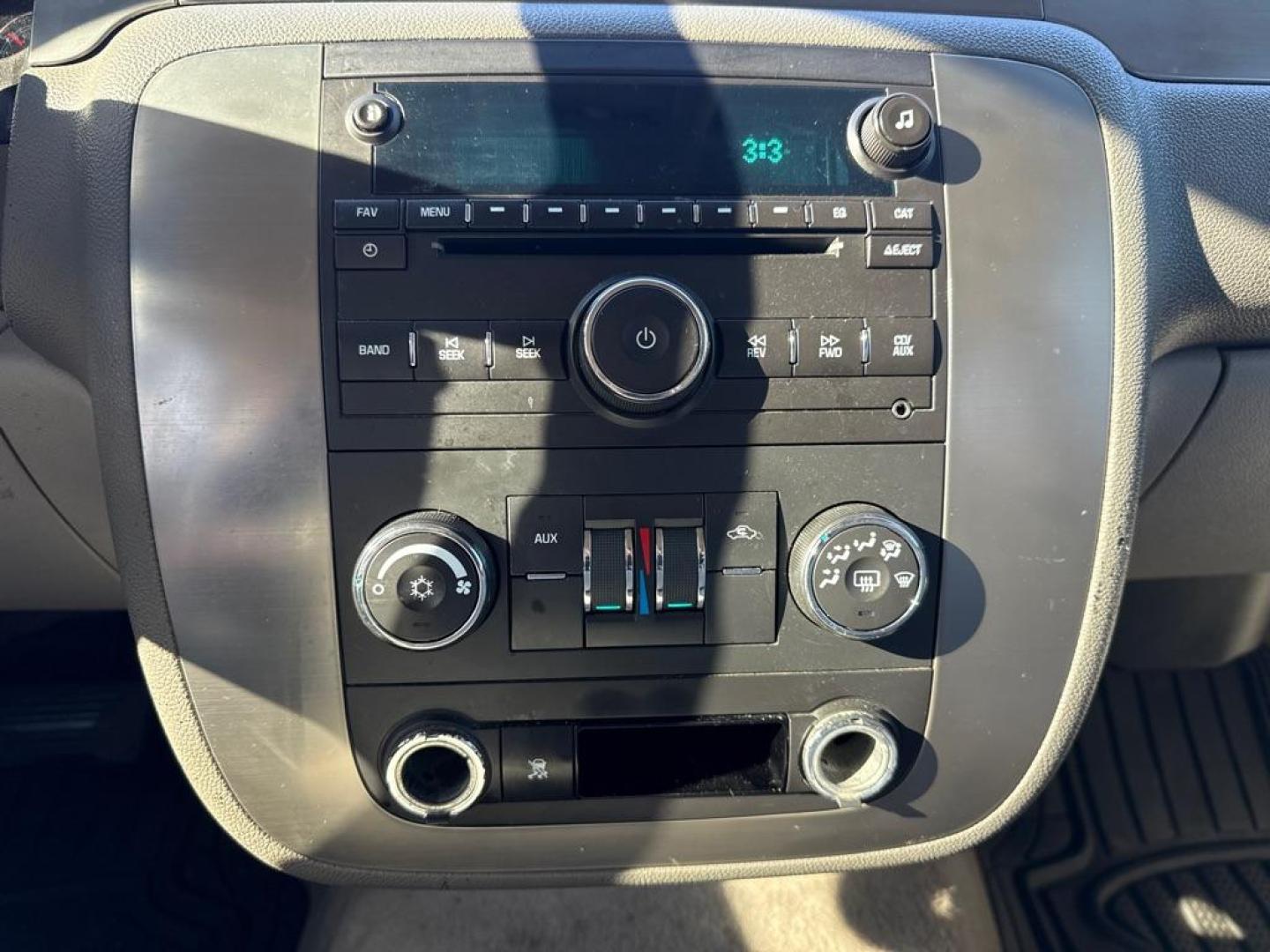 2007 BLACK CHEVROLET SUBURBAN 1500 (1GNFC16J47J) with an 5.3L engine, Automatic transmission, located at 1708 Broadway, Rockford, IL, 61104, (815) 397-5010, 42.252522, -89.069359 - Photo#9