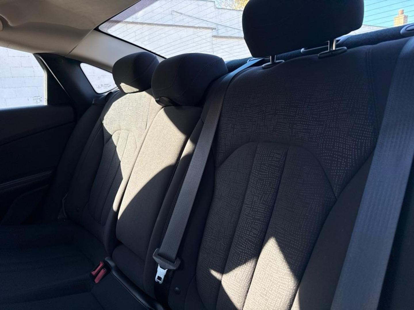 2015 BLUE CHRYSLER 200 LIMITED (1C3CCCAB2FN) with an 2.4L engine, Automatic transmission, located at 1708 Broadway, Rockford, IL, 61104, (815) 397-5010, 42.252522, -89.069359 - Photo#4