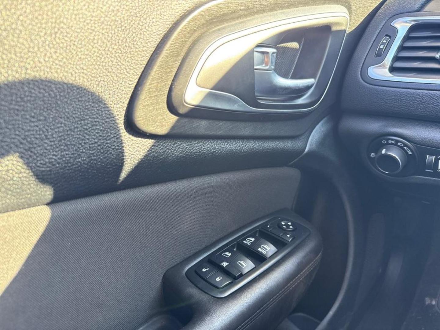 2015 BLUE CHRYSLER 200 LIMITED (1C3CCCAB2FN) with an 2.4L engine, Automatic transmission, located at 1708 Broadway, Rockford, IL, 61104, (815) 397-5010, 42.252522, -89.069359 - Photo#6