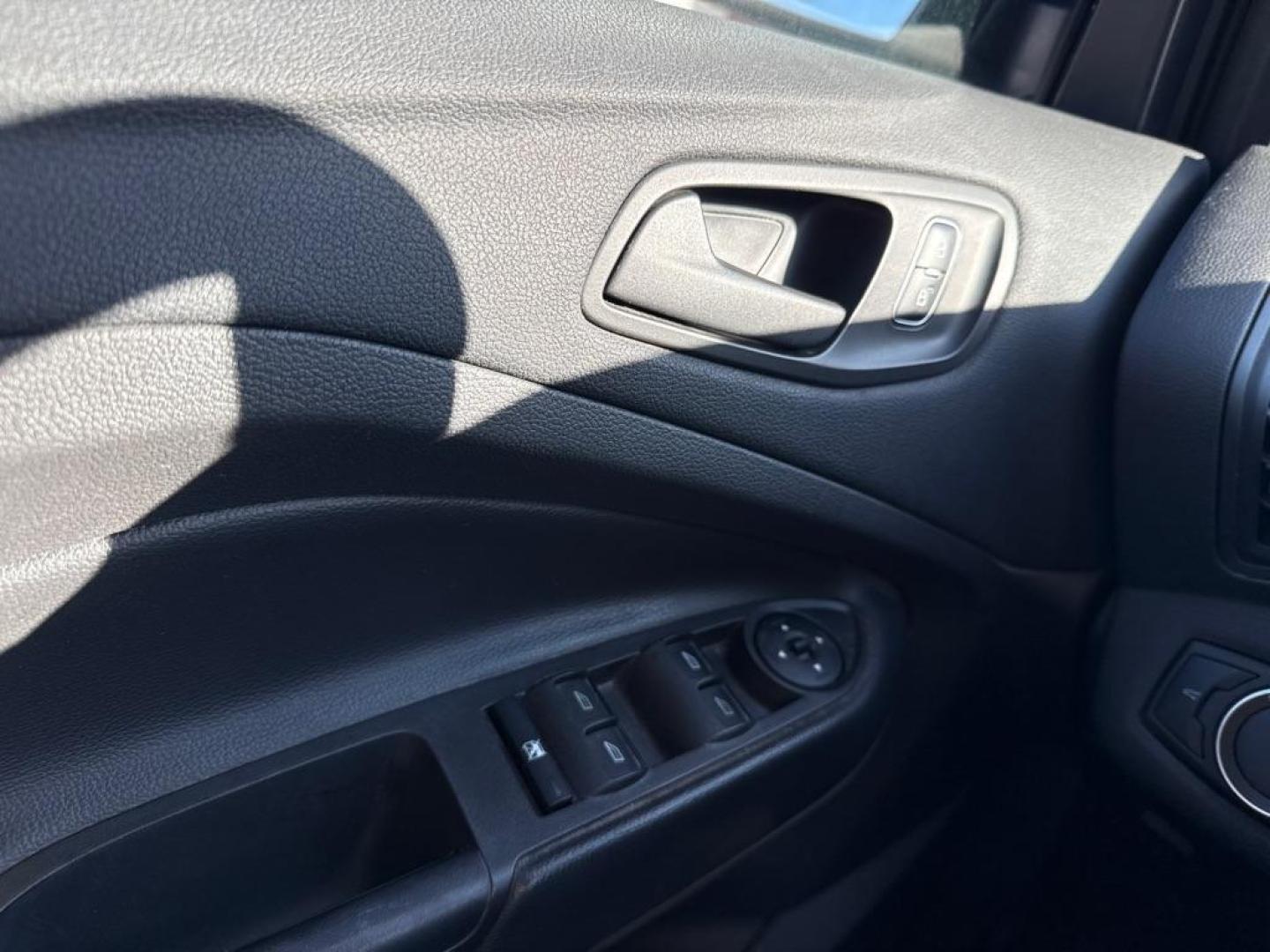 2017 WHITE FORD ESCAPE S (1FMCU0F71HU) with an 2.5L engine, Automatic transmission, located at 1708 Broadway, Rockford, IL, 61104, (815) 397-5010, 42.252522, -89.069359 - Photo#6