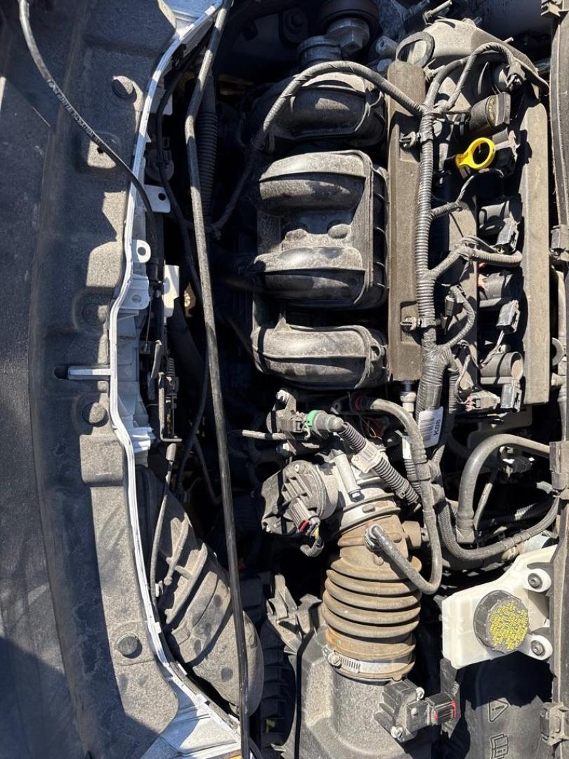 2017 WHITE FORD ESCAPE S (1FMCU0F71HU) with an 2.5L engine, Automatic transmission, located at 1708 Broadway, Rockford, IL, 61104, (815) 397-5010, 42.252522, -89.069359 - Photo#9