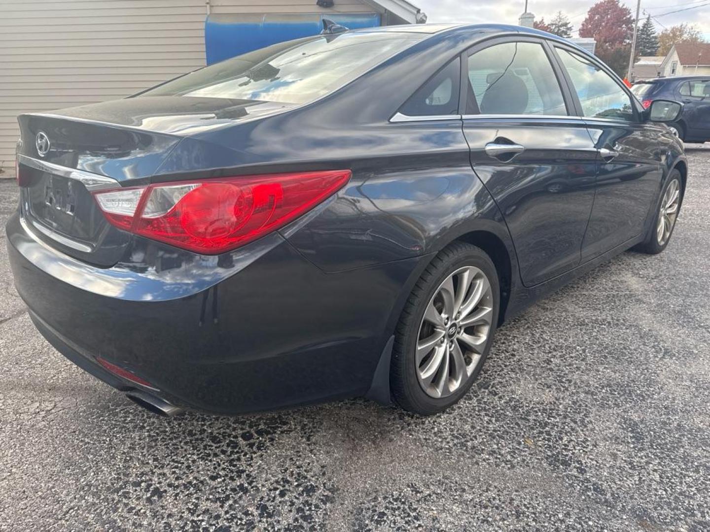 2012 BLACK HYUNDAI SONATA SE (5NPEC4AC4CH) with an 2.4L engine, Automatic transmission, located at 1708 Broadway, Rockford, IL, 61104, (815) 397-5010, 42.252522, -89.069359 - Photo#2