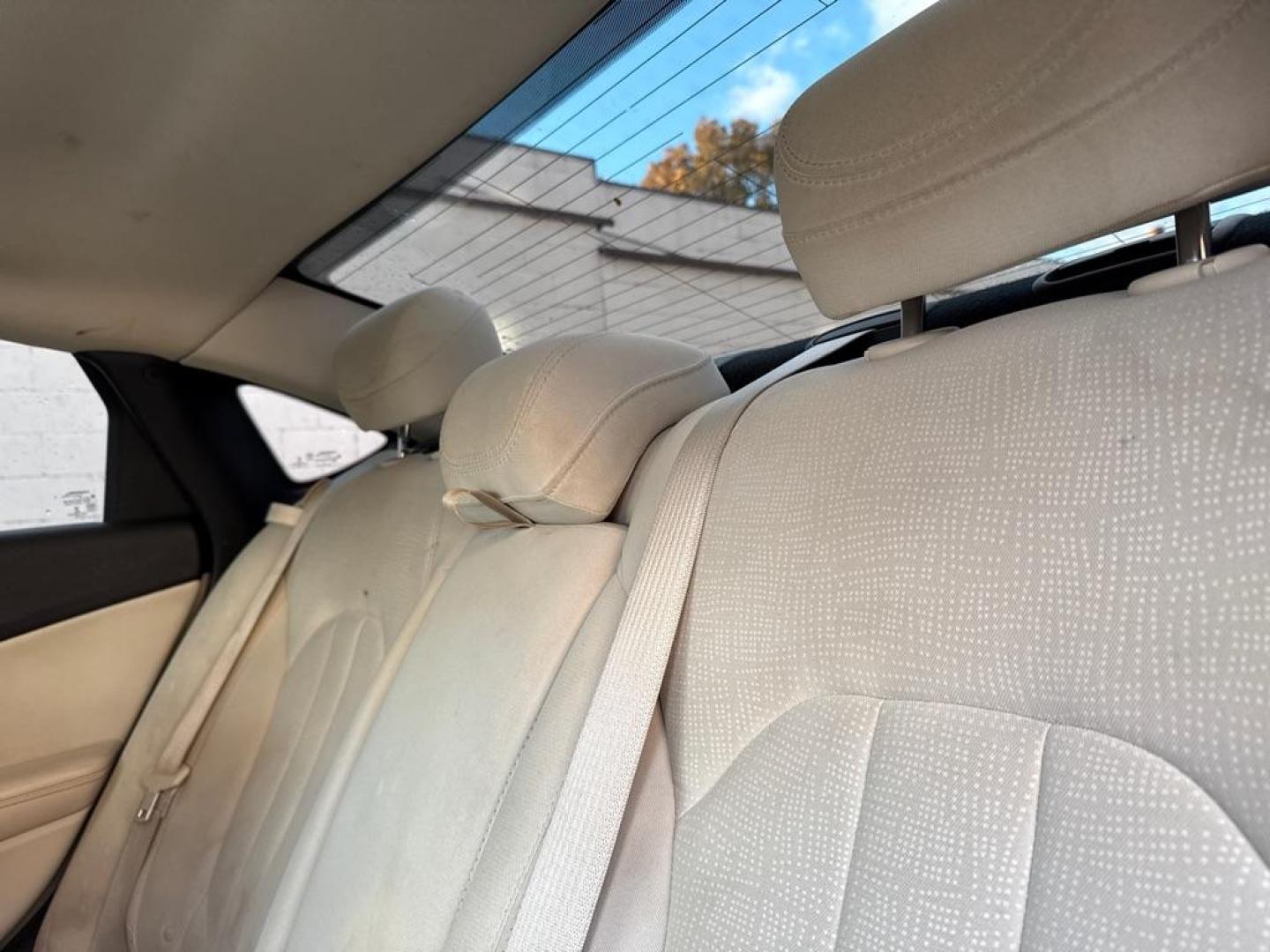 2015 BLACK CHRYSLER 200 LIMITED (1C3CCCAB1FN) with an 2.4L engine, Automatic transmission, located at 1708 Broadway, Rockford, IL, 61104, (815) 397-5010, 42.252522, -89.069359 - Photo#4