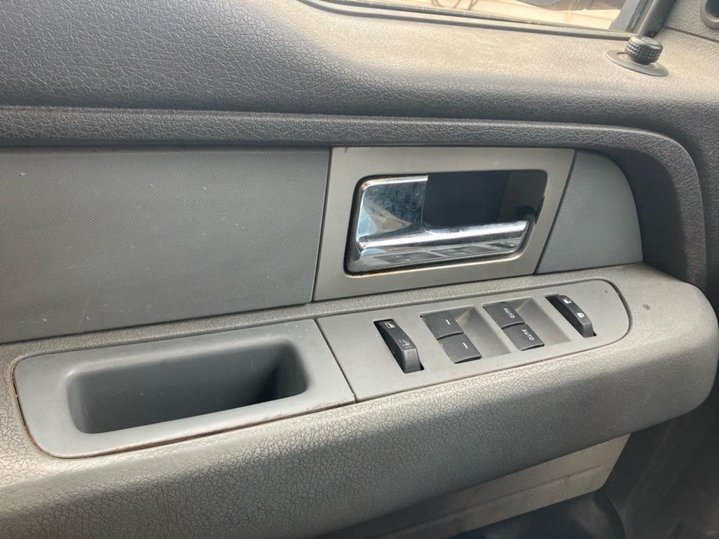 2011 RED FORD F150 SUPERCREW (1FTFW1EF3BK) with an 5.0L engine, Automatic transmission, located at 1708 Broadway, Rockford, IL, 61104, (815) 397-5010, 42.252522, -89.069359 - Photo#6