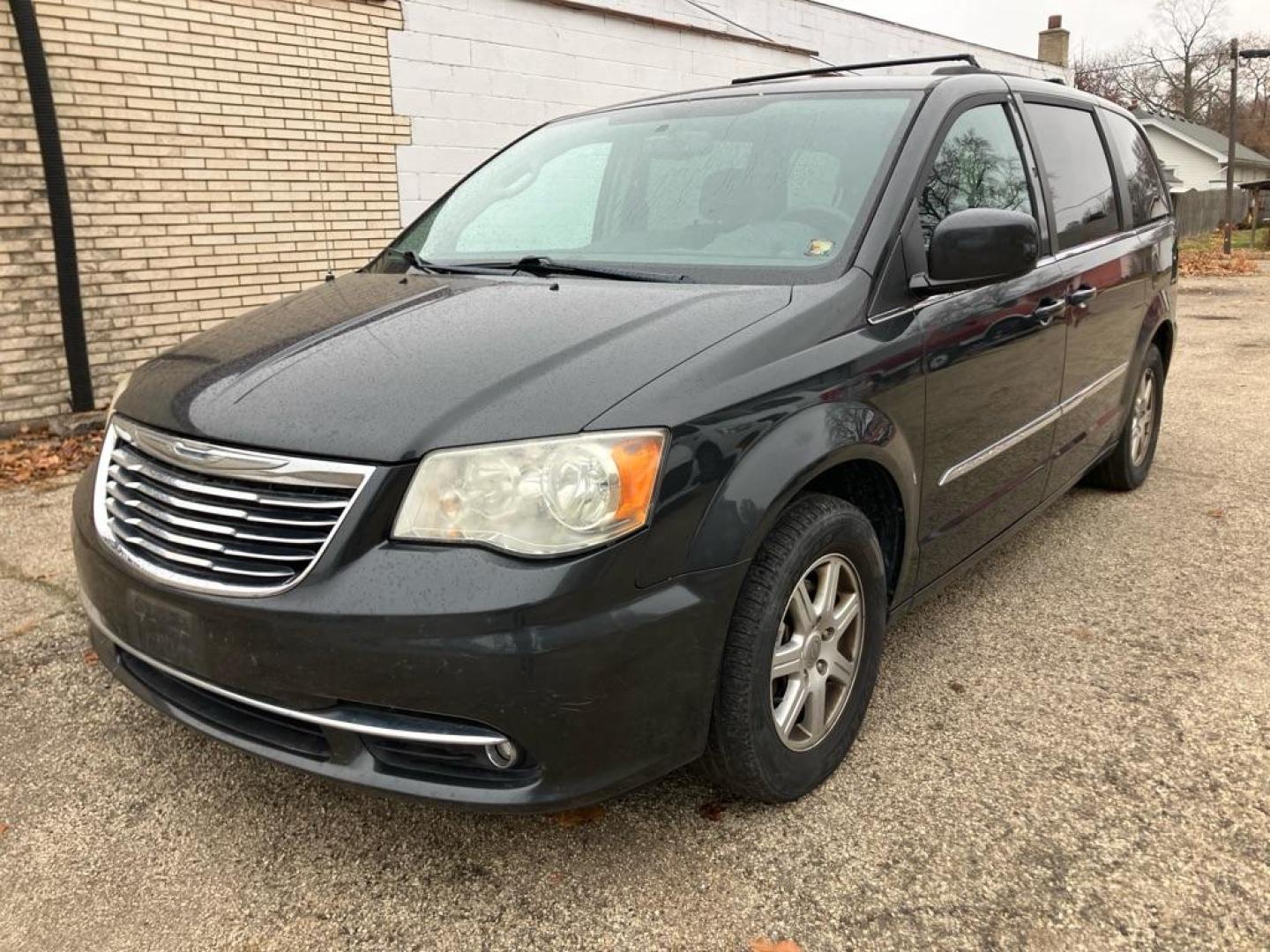 2011 GRAY CHRYSLER TOWN and COUNTRY TOURING (2A4RR5DG7BR) with an 3.6L engine, Automatic transmission, located at 1708 Broadway, Rockford, IL, 61104, (815) 397-5010, 42.252522, -89.069359 - Photo#0