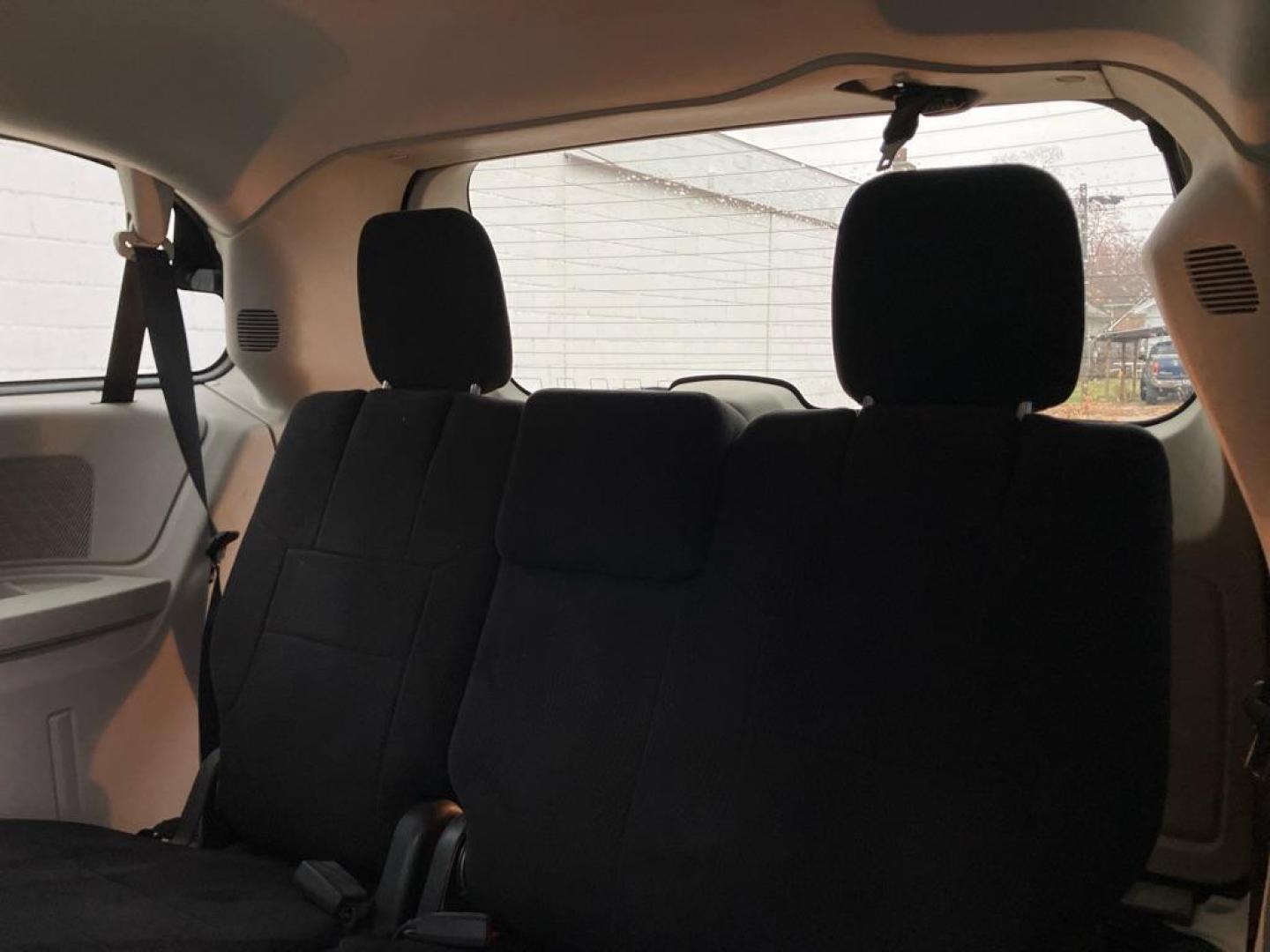 2011 GRAY CHRYSLER TOWN and COUNTRY TOURING (2A4RR5DG7BR) with an 3.6L engine, Automatic transmission, located at 1708 Broadway, Rockford, IL, 61104, (815) 397-5010, 42.252522, -89.069359 - Photo#4