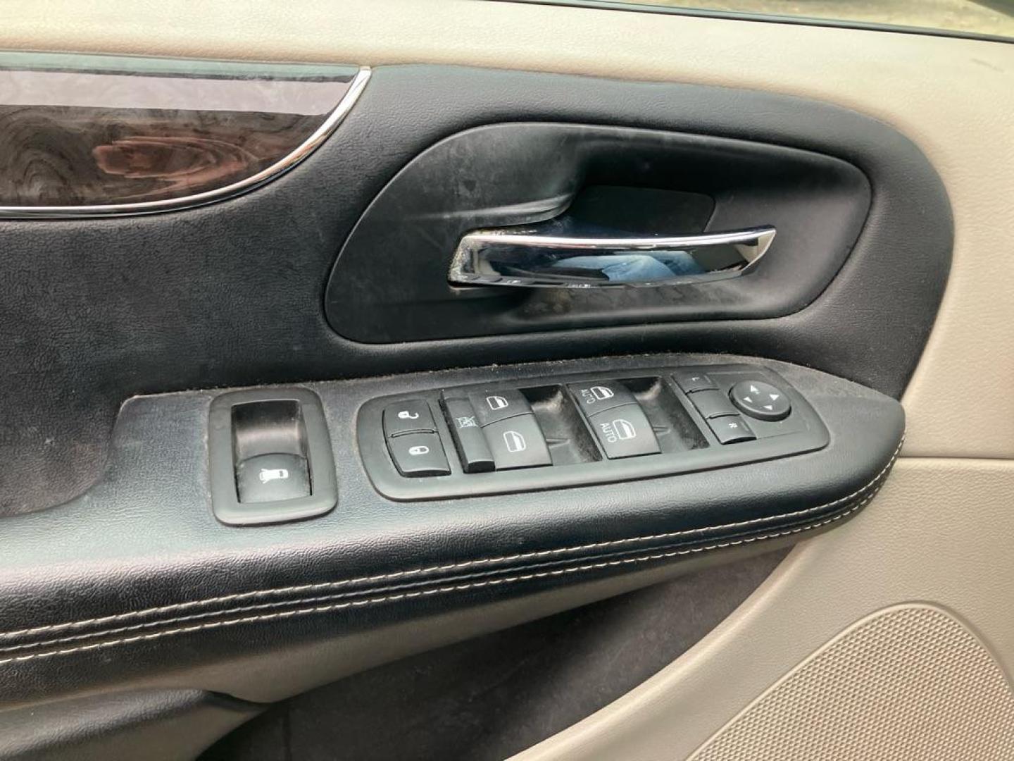 2011 GRAY CHRYSLER TOWN and COUNTRY TOURING (2A4RR5DG7BR) with an 3.6L engine, Automatic transmission, located at 1708 Broadway, Rockford, IL, 61104, (815) 397-5010, 42.252522, -89.069359 - Photo#8