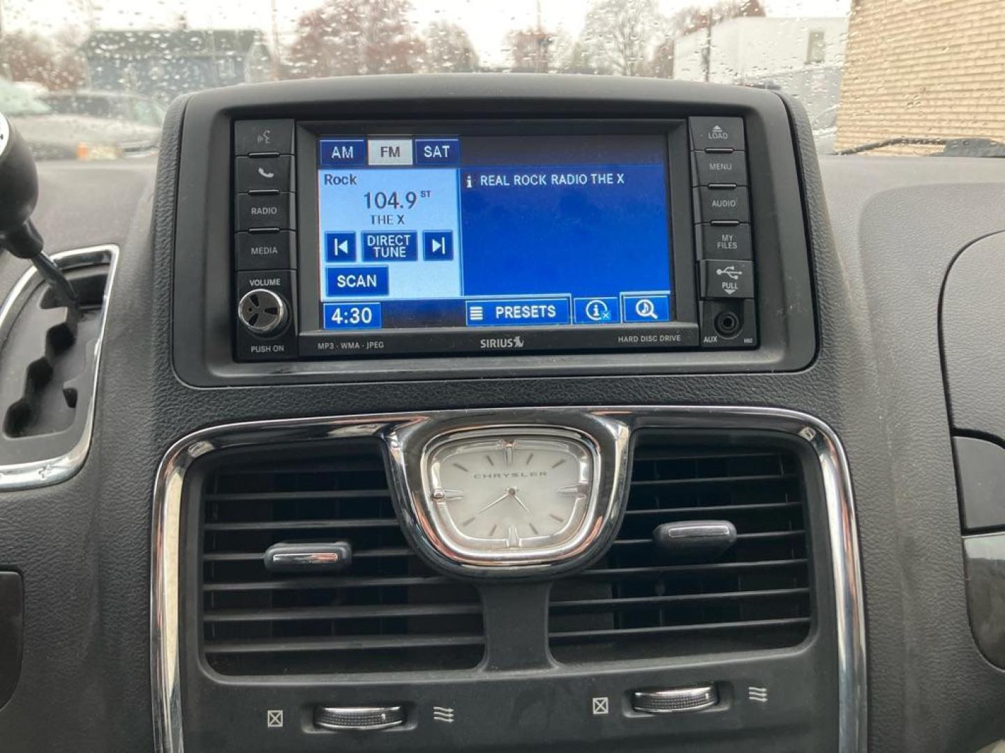 2011 GRAY CHRYSLER TOWN and COUNTRY TOURING (2A4RR5DG7BR) with an 3.6L engine, Automatic transmission, located at 1708 Broadway, Rockford, IL, 61104, (815) 397-5010, 42.252522, -89.069359 - Photo#9