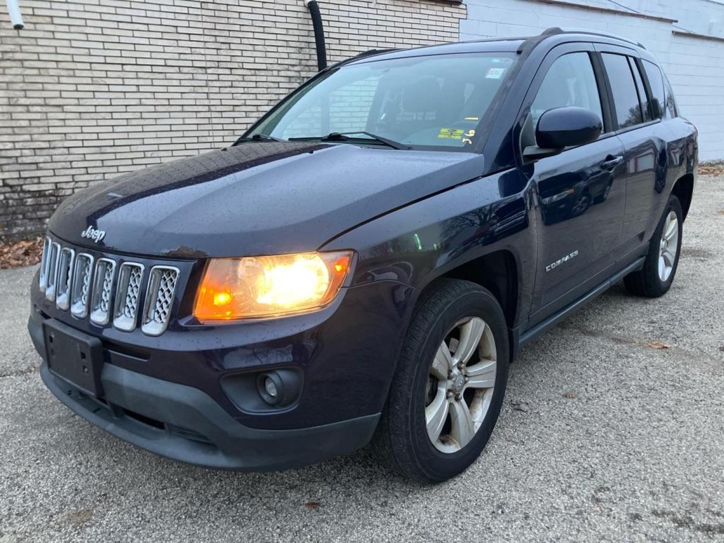 2016 BLUE JEEP COMPASS LATITUDE (1C4NJDEB6GD) with an 2.4L engine, Automatic transmission, located at 1708 Broadway, Rockford, IL, 61104, (815) 397-5010, 42.252522, -89.069359 - Photo#0