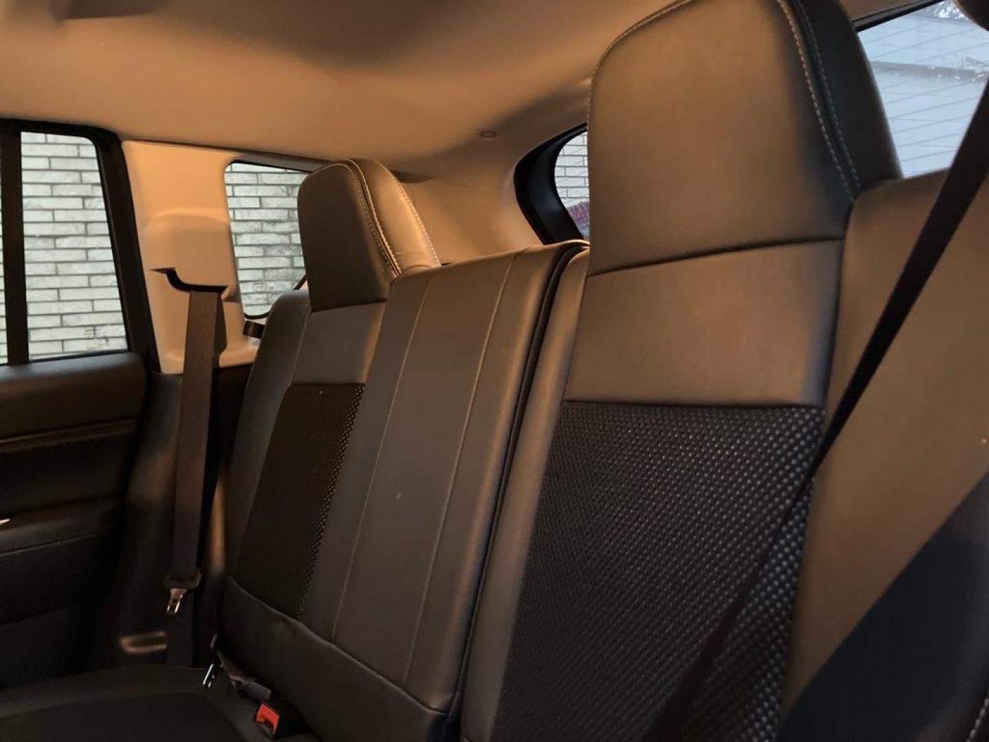 2016 BLUE JEEP COMPASS LATITUDE (1C4NJDEB6GD) with an 2.4L engine, Automatic transmission, located at 1708 Broadway, Rockford, IL, 61104, (815) 397-5010, 42.252522, -89.069359 - Photo#4