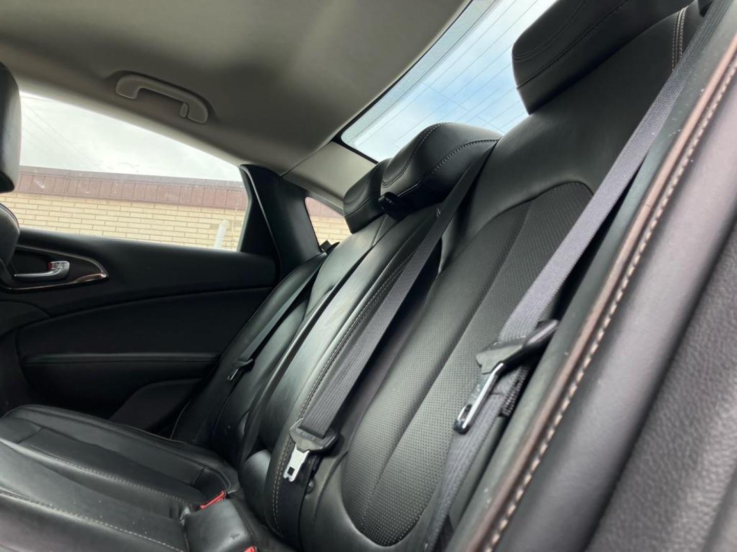 2015 GRAY CHRYSLER 200 C (1C3CCCCBXFN) with an 2.4L engine, Automatic transmission, located at 1708 Broadway, Rockford, IL, 61104, (815) 397-5010, 42.252522, -89.069359 - Photo#4