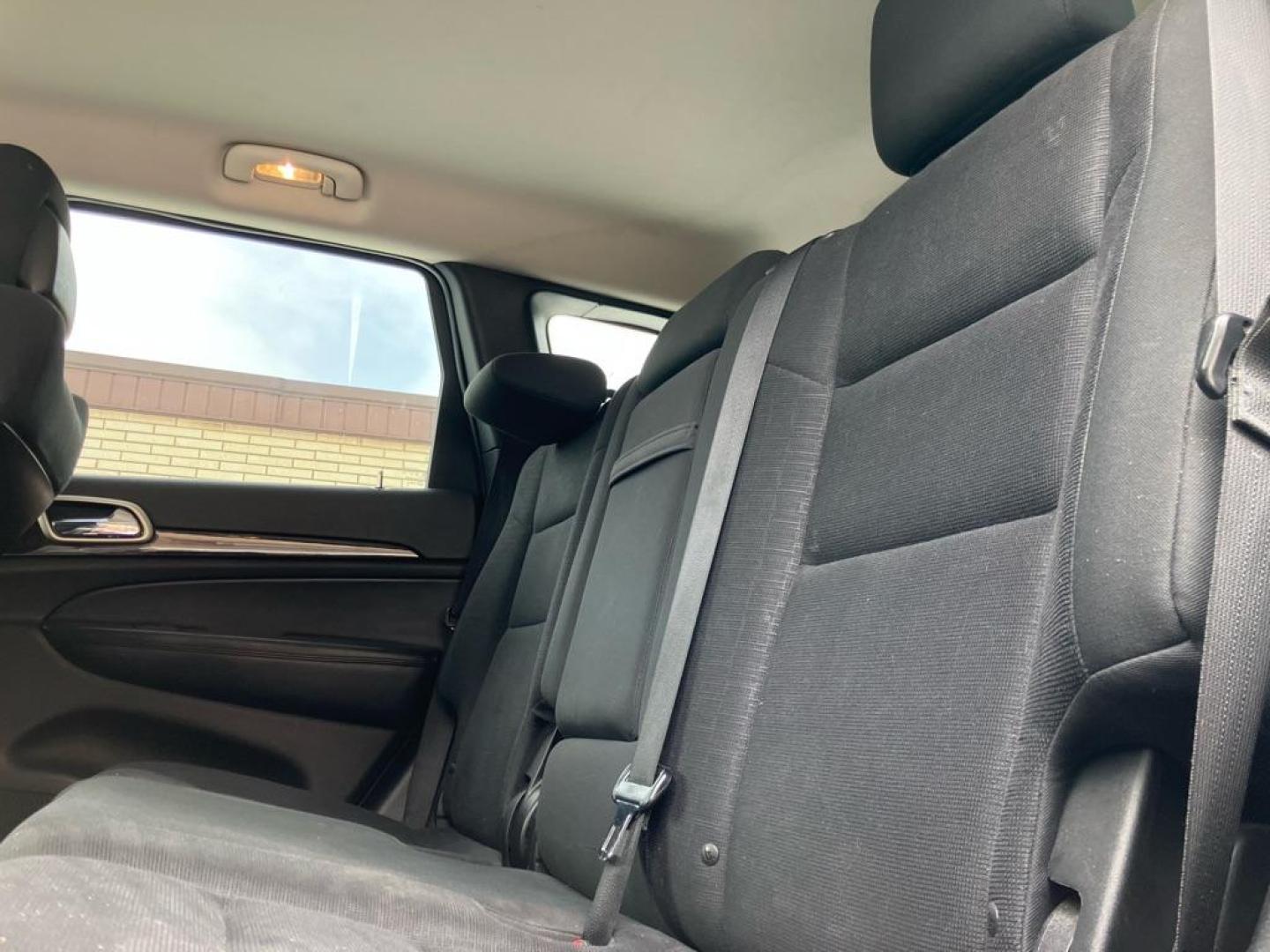 2012 BLACK JEEP GRAND CHEROKEE LAREDO (1C4RJFAG4CC) with an 3.6L engine, Automatic transmission, located at 1708 Broadway, Rockford, IL, 61104, (815) 397-5010, 42.252522, -89.069359 - Photo#4