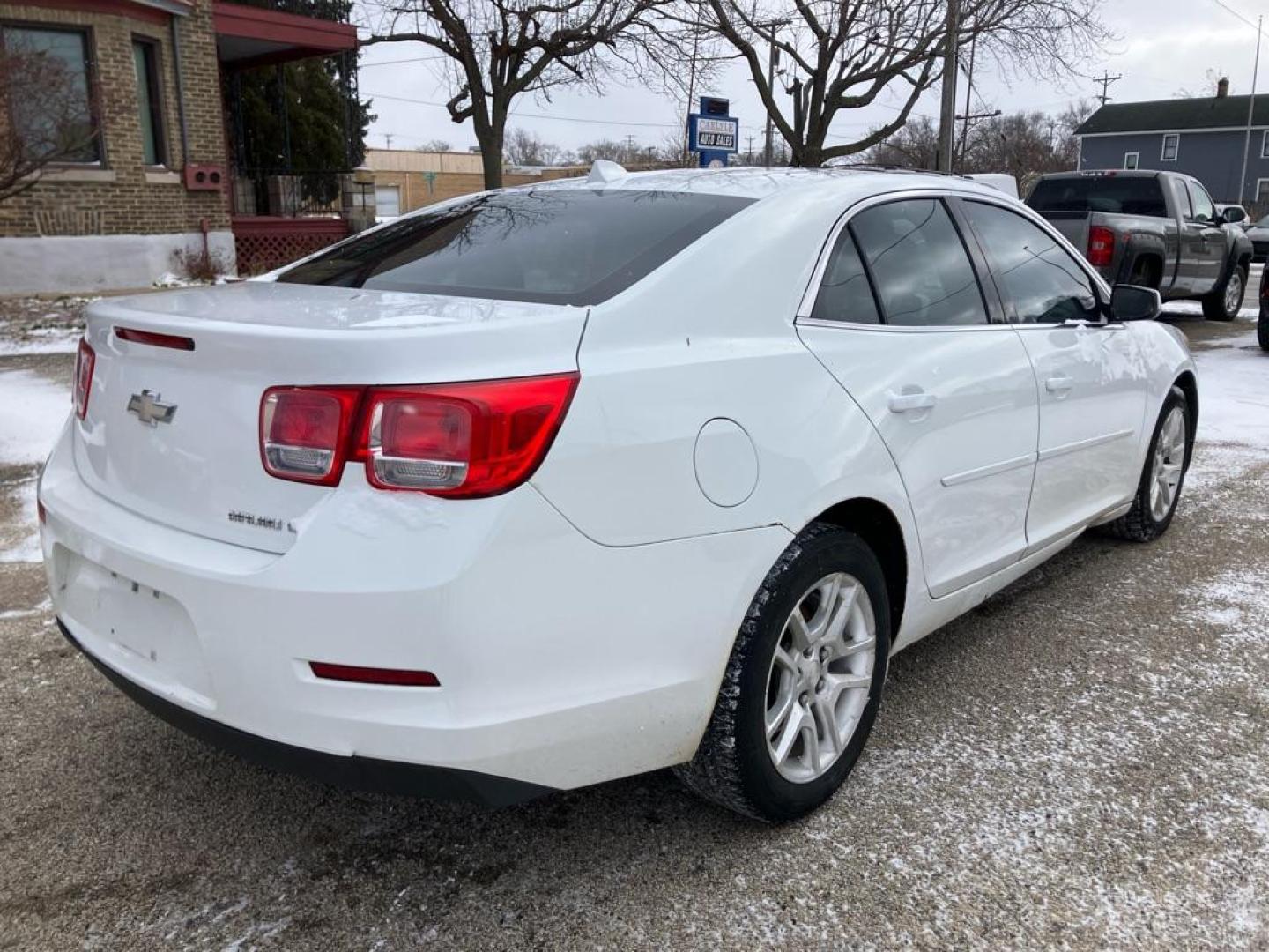 2013 WHITE CHEVROLET MALIBU 1LT (1G11C5SA3DF) with an 2.5L engine, Automatic transmission, located at 1708 Broadway, Rockford, IL, 61104, (815) 397-5010, 42.252522, -89.069359 - Photo#2