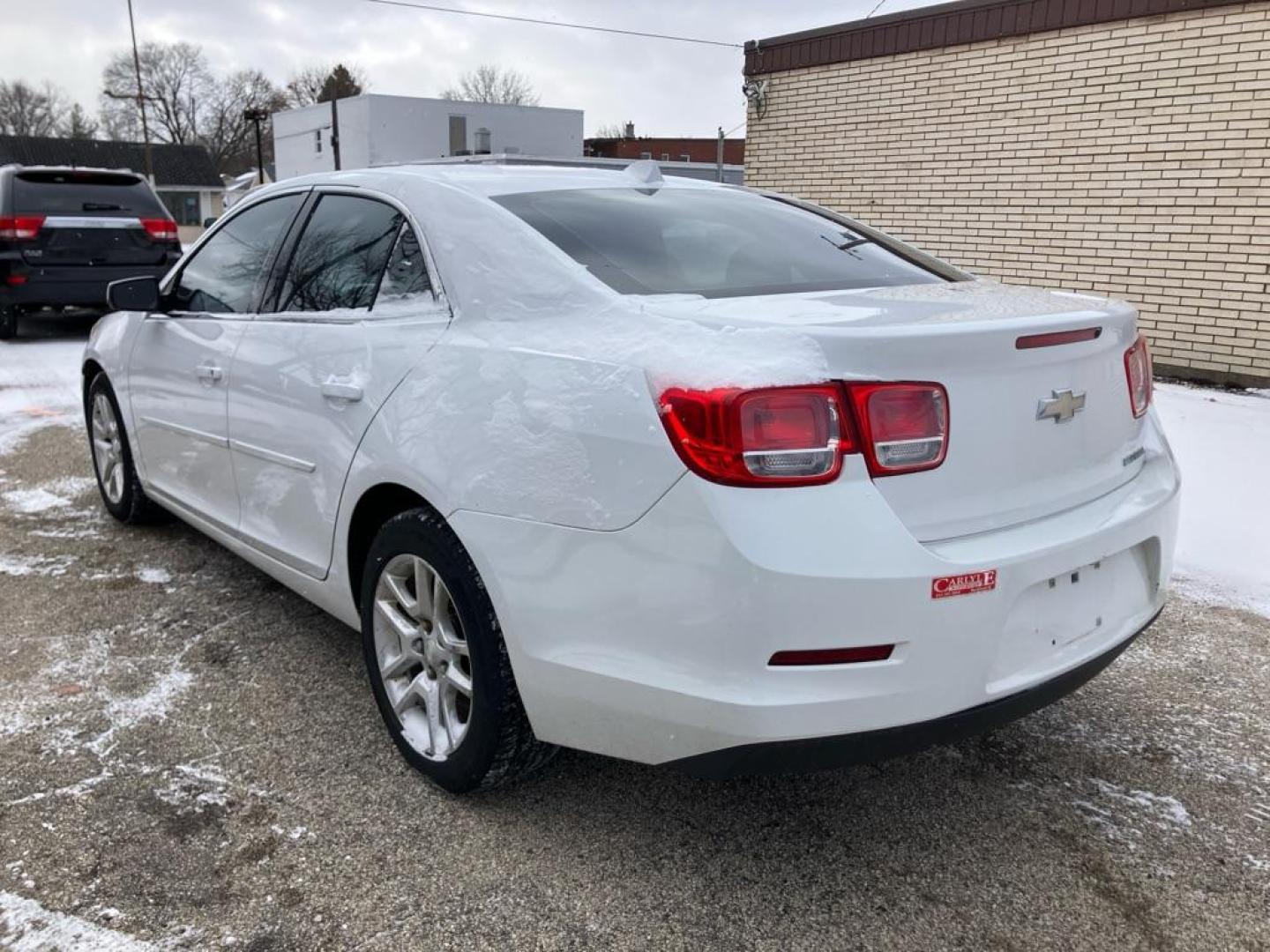 2013 WHITE CHEVROLET MALIBU 1LT (1G11C5SA3DF) with an 2.5L engine, Automatic transmission, located at 1708 Broadway, Rockford, IL, 61104, (815) 397-5010, 42.252522, -89.069359 - Photo#3
