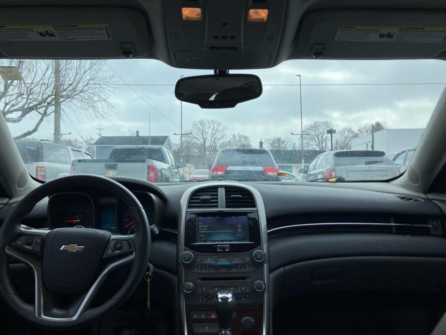2013 WHITE CHEVROLET MALIBU 1LT (1G11C5SA3DF) with an 2.5L engine, Automatic transmission, located at 1708 Broadway, Rockford, IL, 61104, (815) 397-5010, 42.252522, -89.069359 - Photo#5