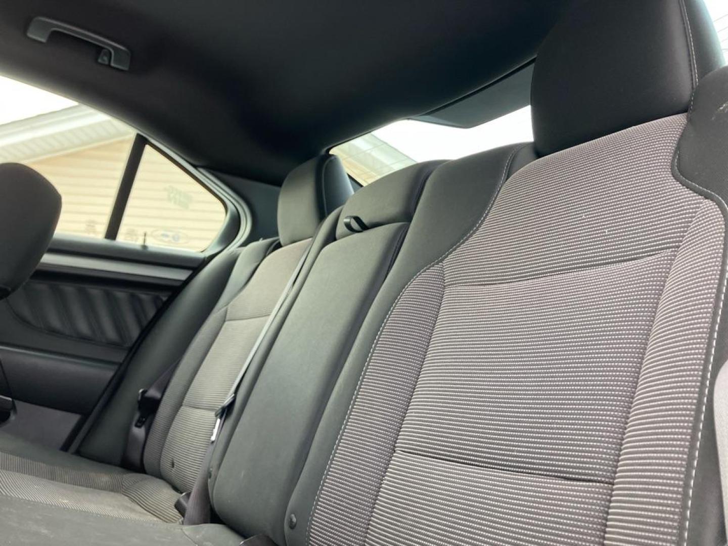 2015 SILVER FORD TAURUS SEL (1FAHP2E81FG) with an 3.5L engine, Automatic transmission, located at 1708 Broadway, Rockford, IL, 61104, (815) 397-5010, 42.252522, -89.069359 - Photo#4