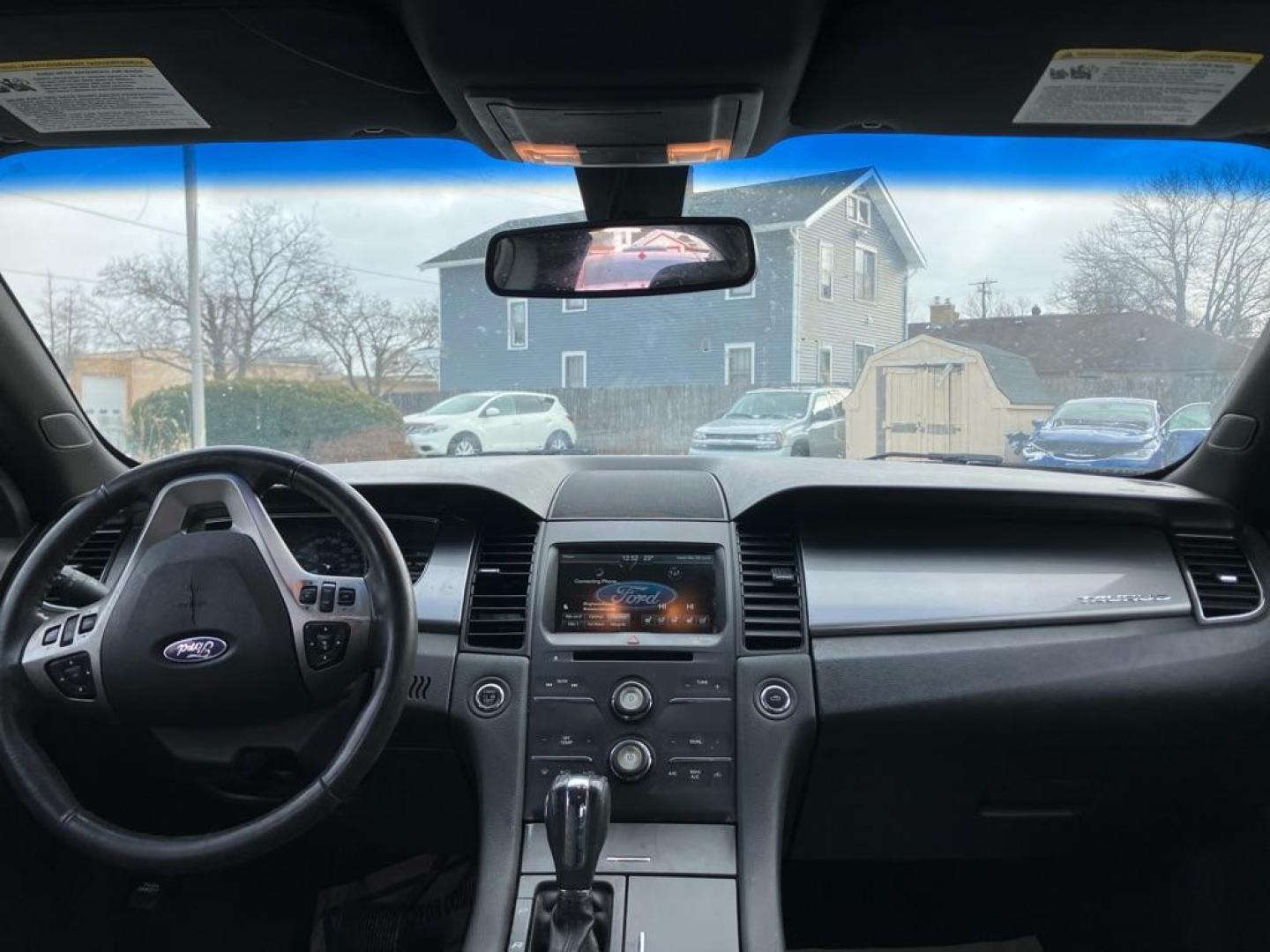 2015 SILVER FORD TAURUS SEL (1FAHP2E81FG) with an 3.5L engine, Automatic transmission, located at 1708 Broadway, Rockford, IL, 61104, (815) 397-5010, 42.252522, -89.069359 - Photo#5