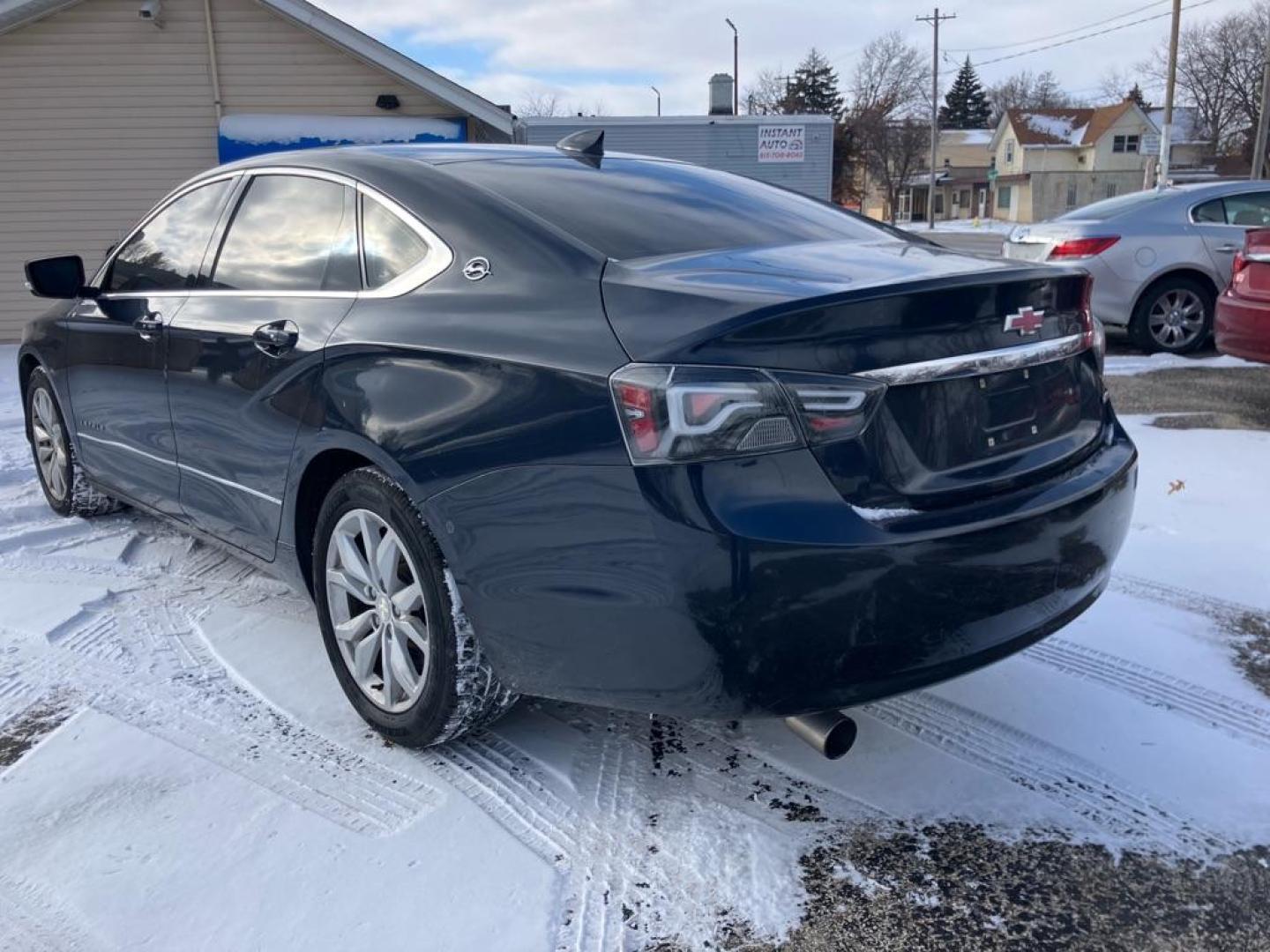 2019 BLUE CHEVROLET IMPALA LT (2G11Z5SAXK9) with an 2.5L engine, Automatic transmission, located at 1708 Broadway, Rockford, IL, 61104, (815) 397-5010, 42.252522, -89.069359 - Photo#3