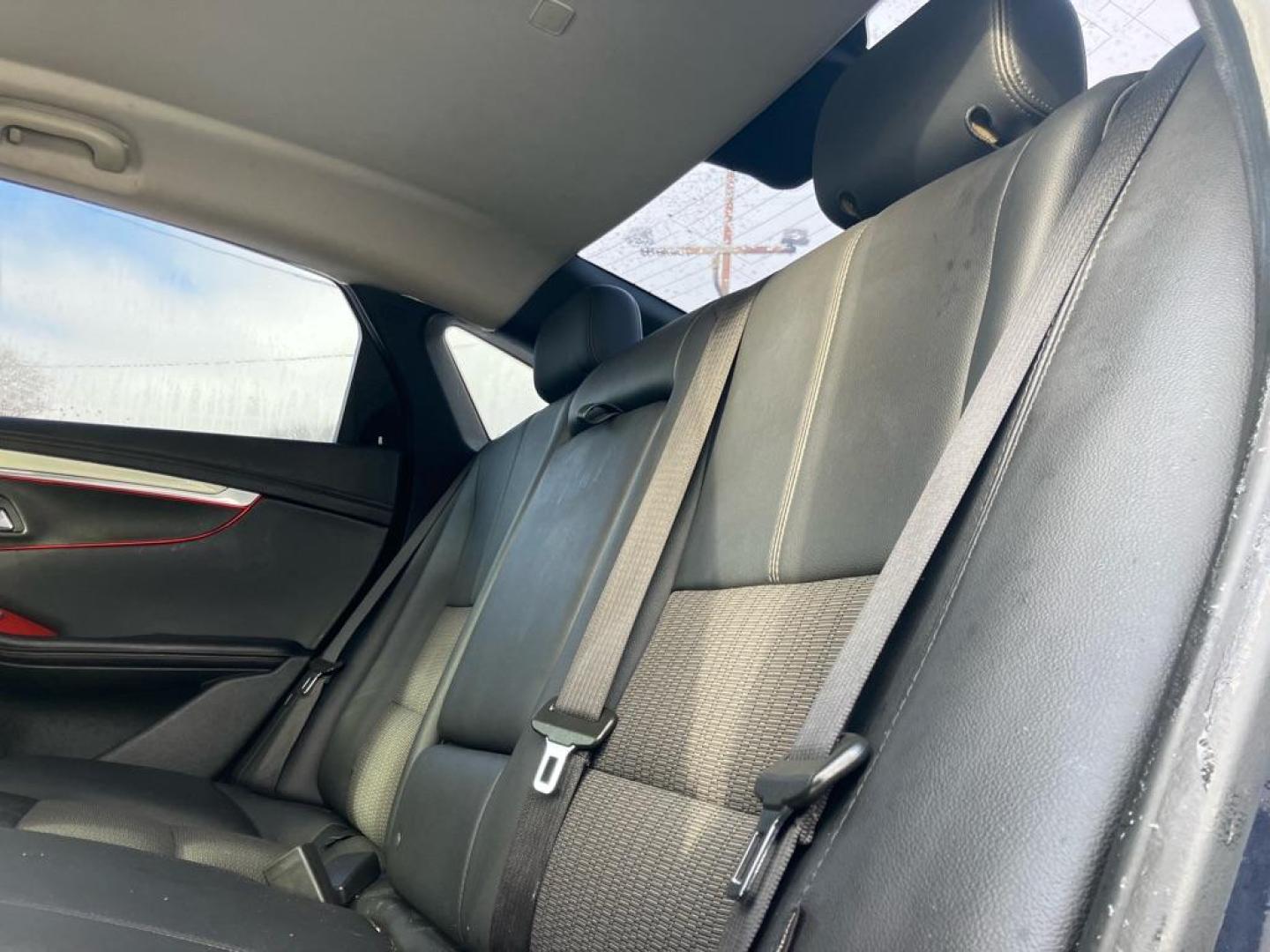 2019 BLUE CHEVROLET IMPALA LT (2G11Z5SAXK9) with an 2.5L engine, Automatic transmission, located at 1708 Broadway, Rockford, IL, 61104, (815) 397-5010, 42.252522, -89.069359 - Photo#4