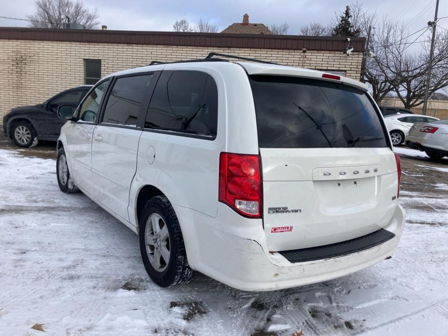 2012 WHITE DODGE GRAND CARAVAN SXT (2C4RDGCG9CR) with an 3.6L engine, Automatic transmission, located at 1708 Broadway, Rockford, IL, 61104, (815) 397-5010, 42.252522, -89.069359 - Photo#3