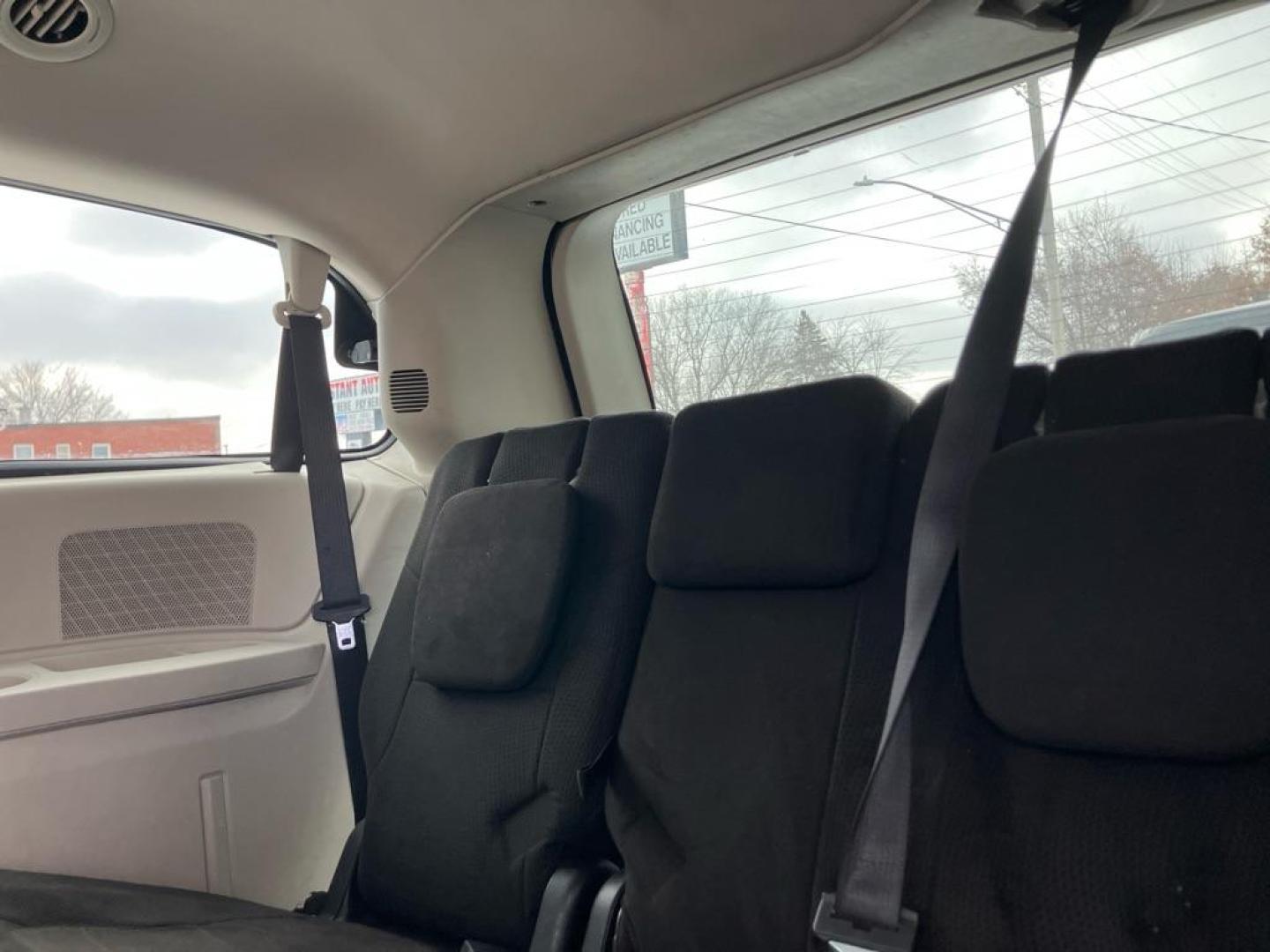 2012 WHITE DODGE GRAND CARAVAN SXT (2C4RDGCG9CR) with an 3.6L engine, Automatic transmission, located at 1708 Broadway, Rockford, IL, 61104, (815) 397-5010, 42.252522, -89.069359 - Photo#4