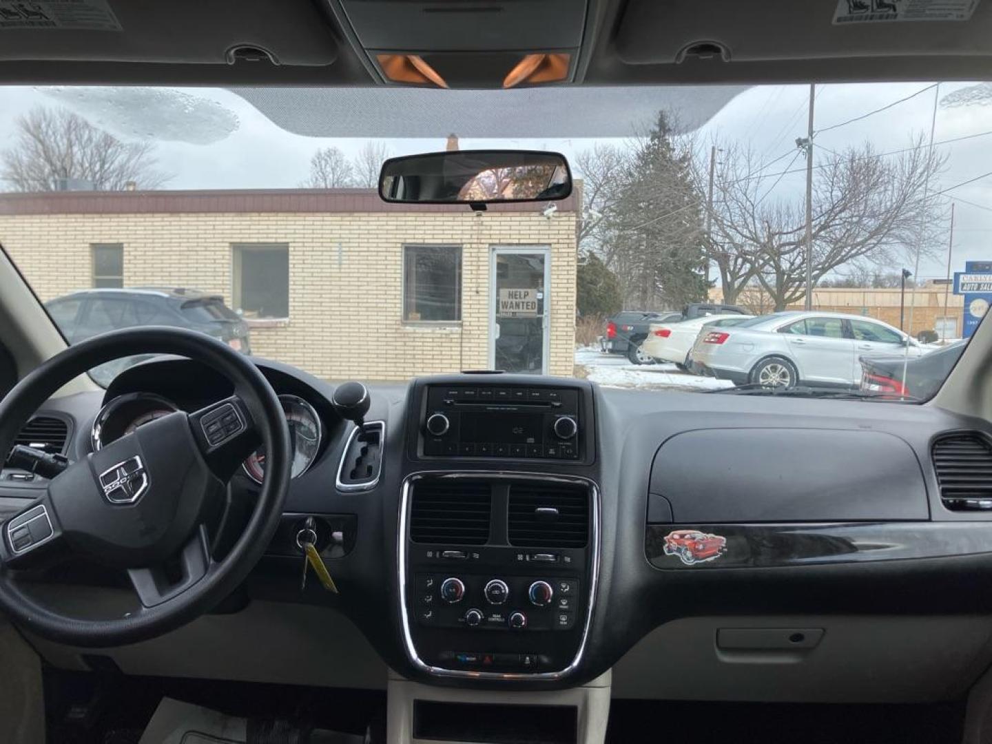 2012 WHITE DODGE GRAND CARAVAN SXT (2C4RDGCG9CR) with an 3.6L engine, Automatic transmission, located at 1708 Broadway, Rockford, IL, 61104, (815) 397-5010, 42.252522, -89.069359 - Photo#6