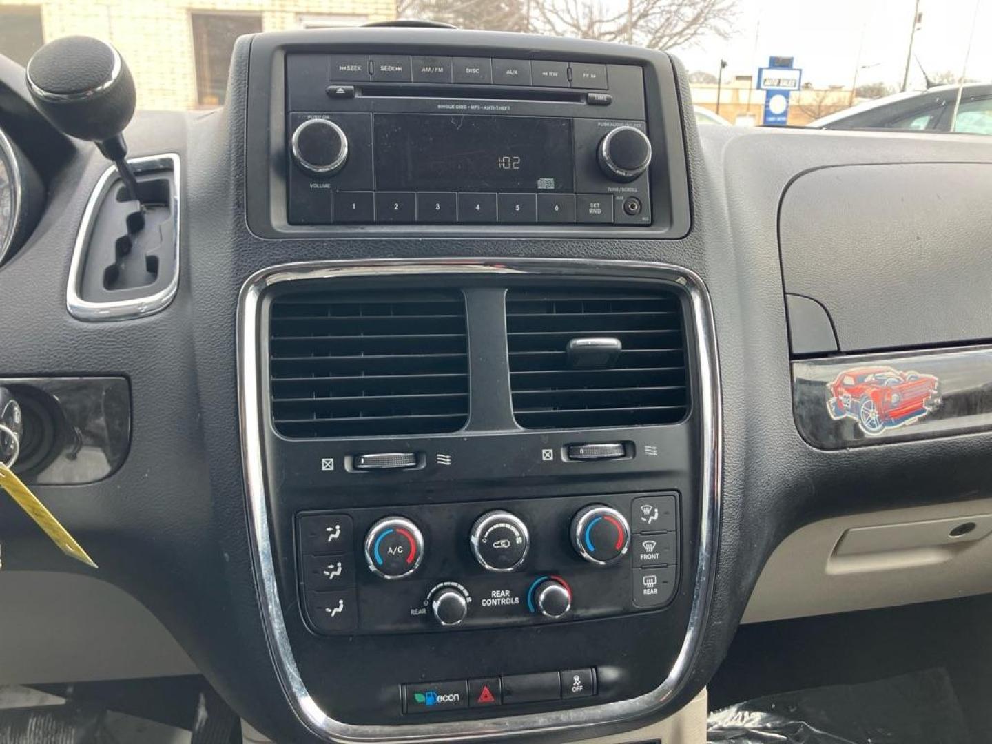 2012 WHITE DODGE GRAND CARAVAN SXT (2C4RDGCG9CR) with an 3.6L engine, Automatic transmission, located at 1708 Broadway, Rockford, IL, 61104, (815) 397-5010, 42.252522, -89.069359 - Photo#9