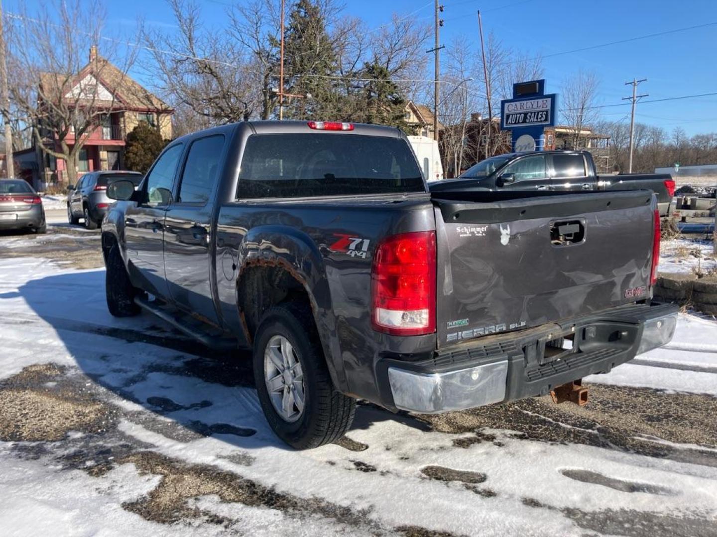 2011 GRAY GMC SIERRA 1500 SLE (3GTP2VE32BG) with an 5.3L engine, Automatic transmission, located at 1708 Broadway, Rockford, IL, 61104, (815) 397-5010, 42.252522, -89.069359 - Photo#2