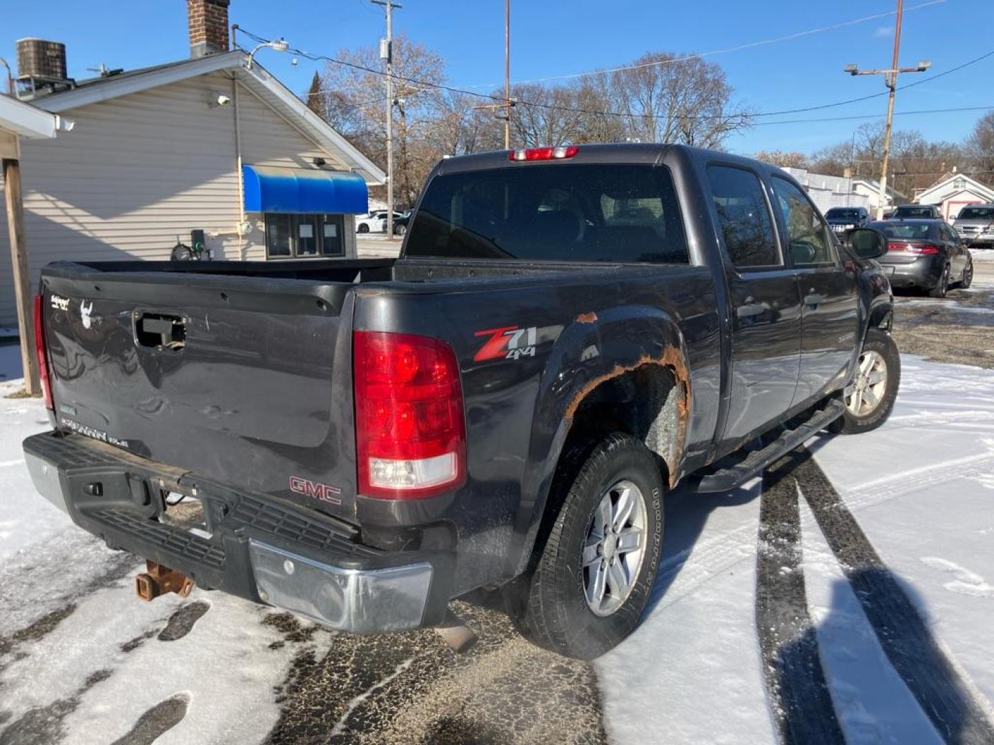 2011 GRAY GMC SIERRA 1500 SLE (3GTP2VE32BG) with an 5.3L engine, Automatic transmission, located at 1708 Broadway, Rockford, IL, 61104, (815) 397-5010, 42.252522, -89.069359 - Photo#3