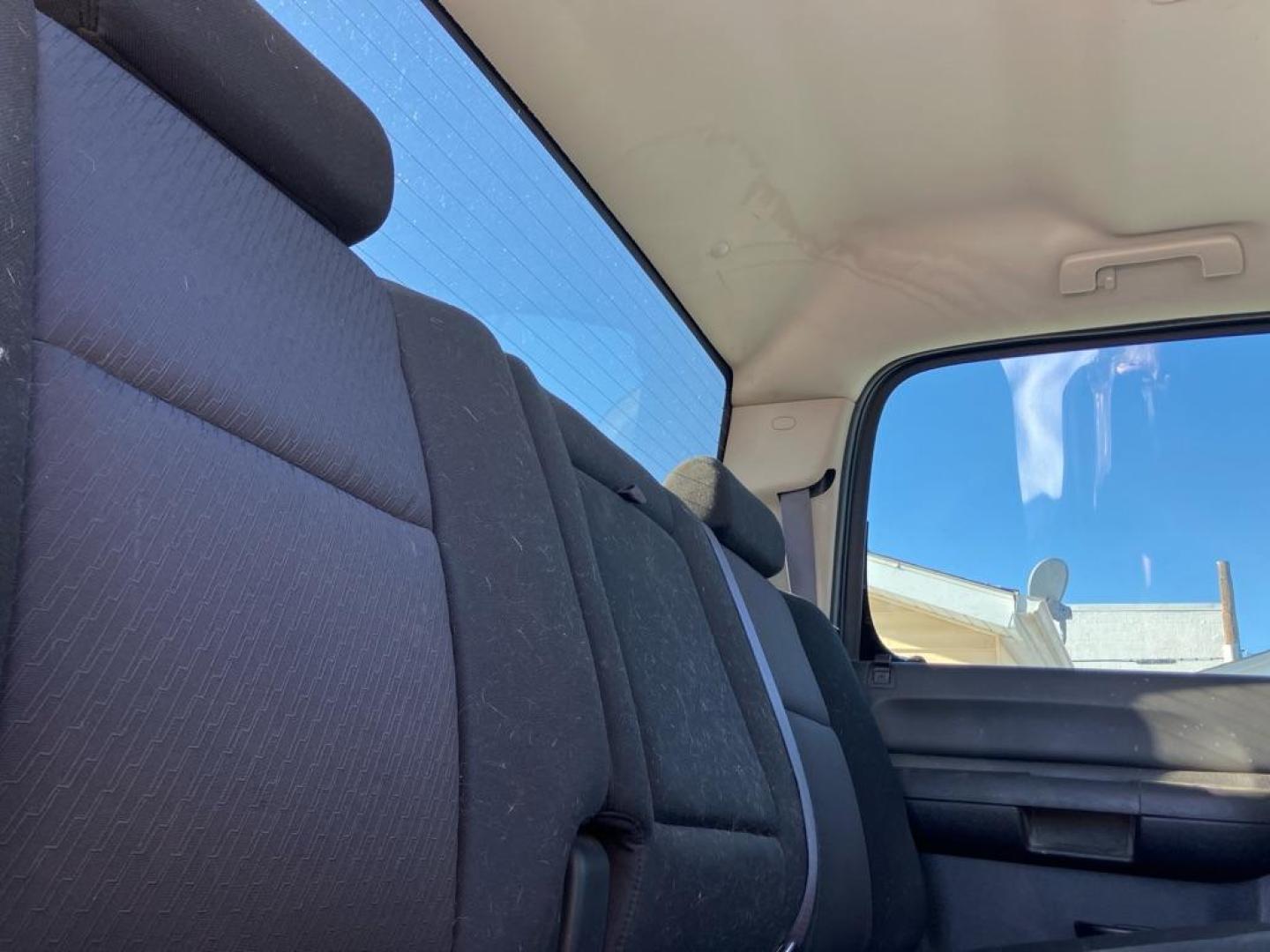 2011 GRAY GMC SIERRA 1500 SLE (3GTP2VE32BG) with an 5.3L engine, Automatic transmission, located at 1708 Broadway, Rockford, IL, 61104, (815) 397-5010, 42.252522, -89.069359 - Photo#4