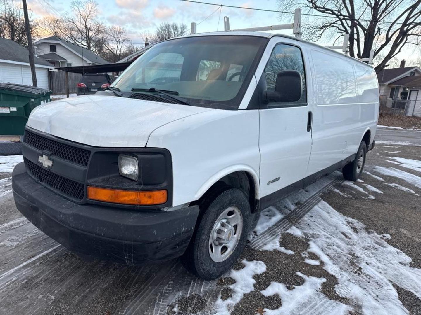2003 WHITE CHEVROLET EXPRESS G2500 (1GCGG29U231) with an 6.0L engine, Automatic transmission, located at 1708 Broadway, Rockford, IL, 61104, (815) 397-5010, 42.252522, -89.069359 - Photo#0