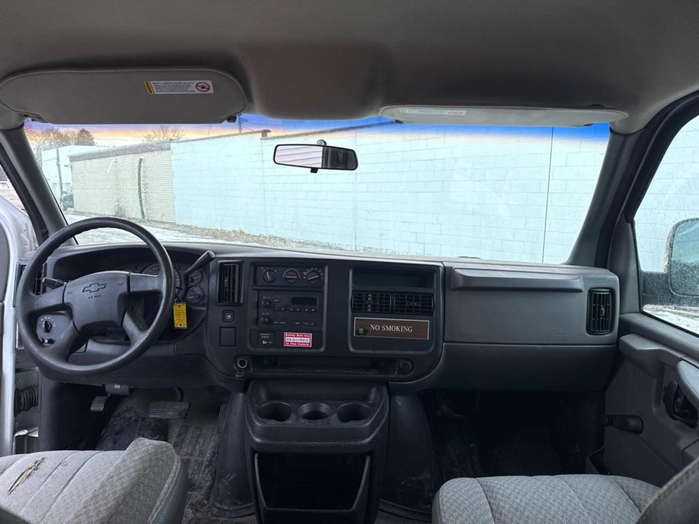 2003 WHITE CHEVROLET EXPRESS G2500 (1GCGG29U231) with an 6.0L engine, Automatic transmission, located at 1708 Broadway, Rockford, IL, 61104, (815) 397-5010, 42.252522, -89.069359 - Photo#5