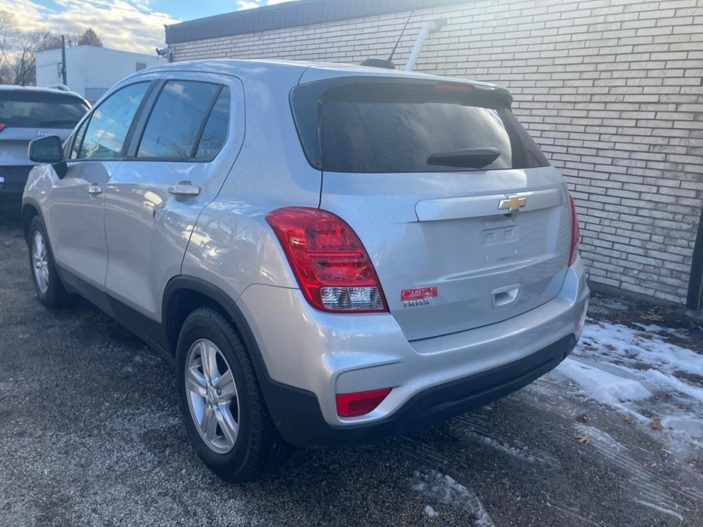 2019 SILVER CHEVROLET TRAX LS (3GNCJKSB0KL) with an 1.4L engine, Automatic transmission, located at 1708 Broadway, Rockford, IL, 61104, (815) 397-5010, 42.252522, -89.069359 - Photo#3