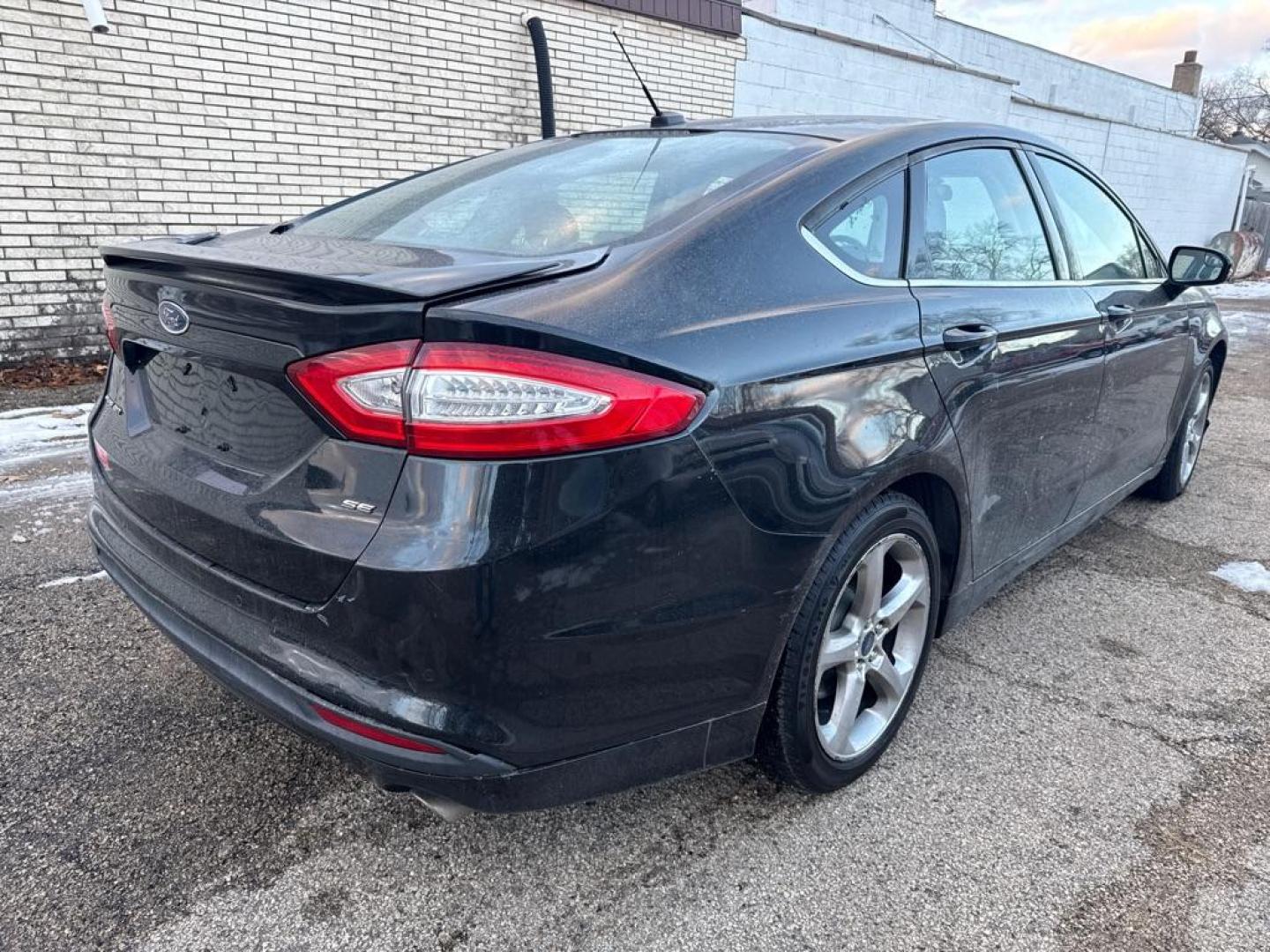 2014 BLACK FORD FUSION SE (3FA6P0H72ER) with an 2.5L engine, Automatic transmission, located at 1708 Broadway, Rockford, IL, 61104, (815) 397-5010, 42.252522, -89.069359 - Photo#2