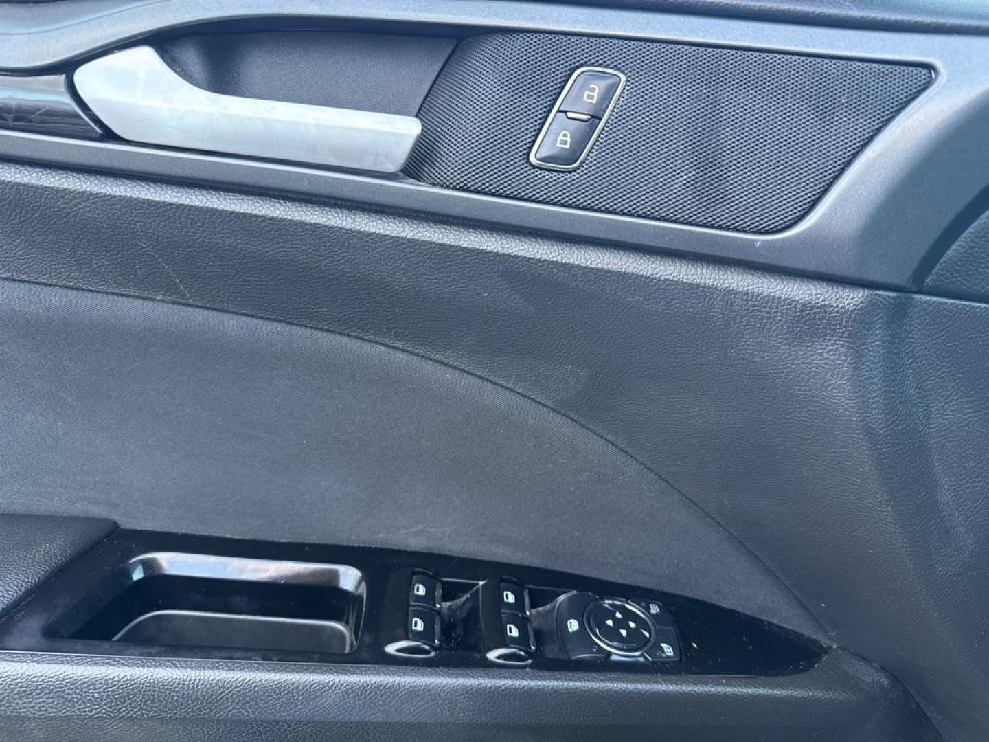 2014 BLACK FORD FUSION SE (3FA6P0H72ER) with an 2.5L engine, Automatic transmission, located at 1708 Broadway, Rockford, IL, 61104, (815) 397-5010, 42.252522, -89.069359 - Photo#4