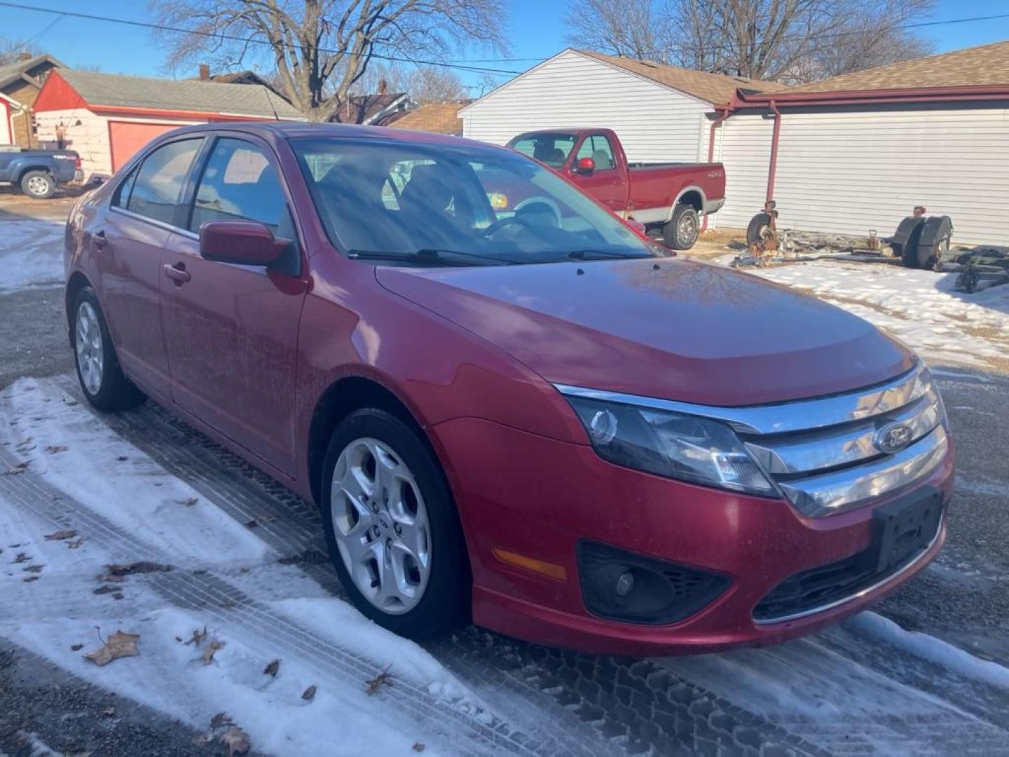 2010 RED FORD FUSION SE (3FAHP0HG5AR) with an 3.0L engine, Automatic transmission, located at 1708 Broadway, Rockford, IL, 61104, (815) 397-5010, 42.252522, -89.069359 - Photo#1
