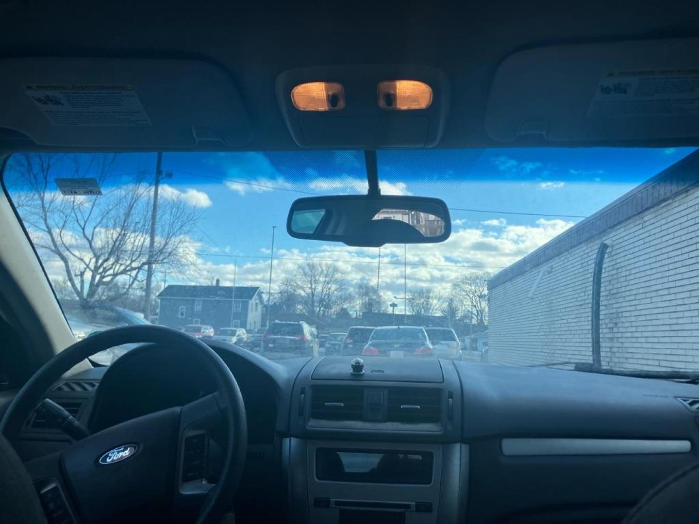 2010 RED FORD FUSION SE (3FAHP0HG5AR) with an 3.0L engine, Automatic transmission, located at 1708 Broadway, Rockford, IL, 61104, (815) 397-5010, 42.252522, -89.069359 - Photo#5