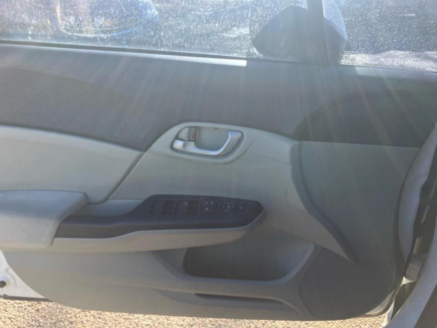 2012 WHITE HONDA CIVIC LX (19XFB2F55CE) with an 1.8L engine, Automatic transmission, located at 1708 Broadway, Rockford, IL, 61104, (815) 397-5010, 42.252522, -89.069359 - Photo#6