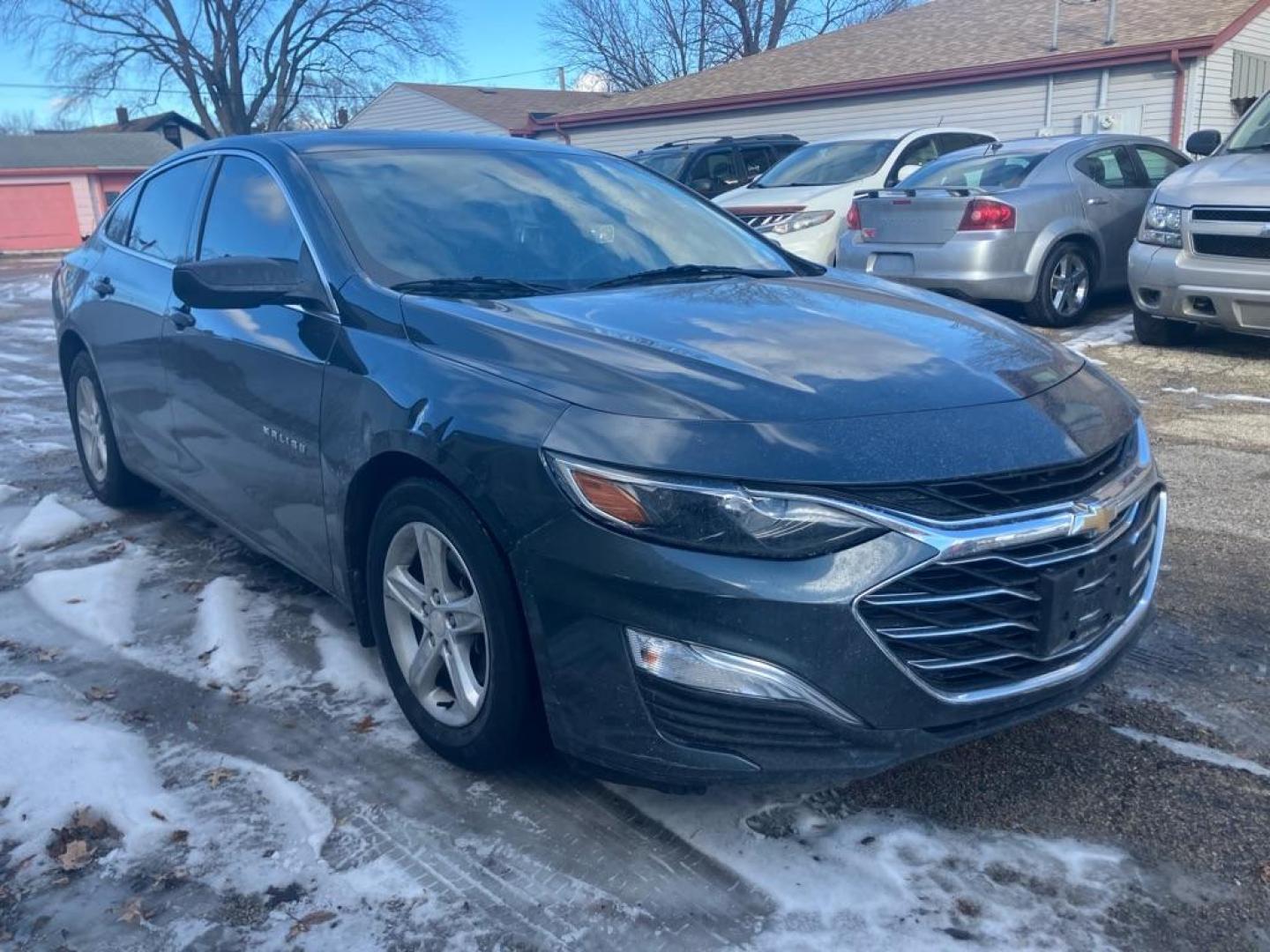 2020 WHITE CHEVROLET MALIBU LT (1G1ZD5ST7LF) with an 1.5L engine, Continuously Variable transmission, located at 1708 Broadway, Rockford, IL, 61104, (815) 397-5010, 42.252522, -89.069359 - Photo#1