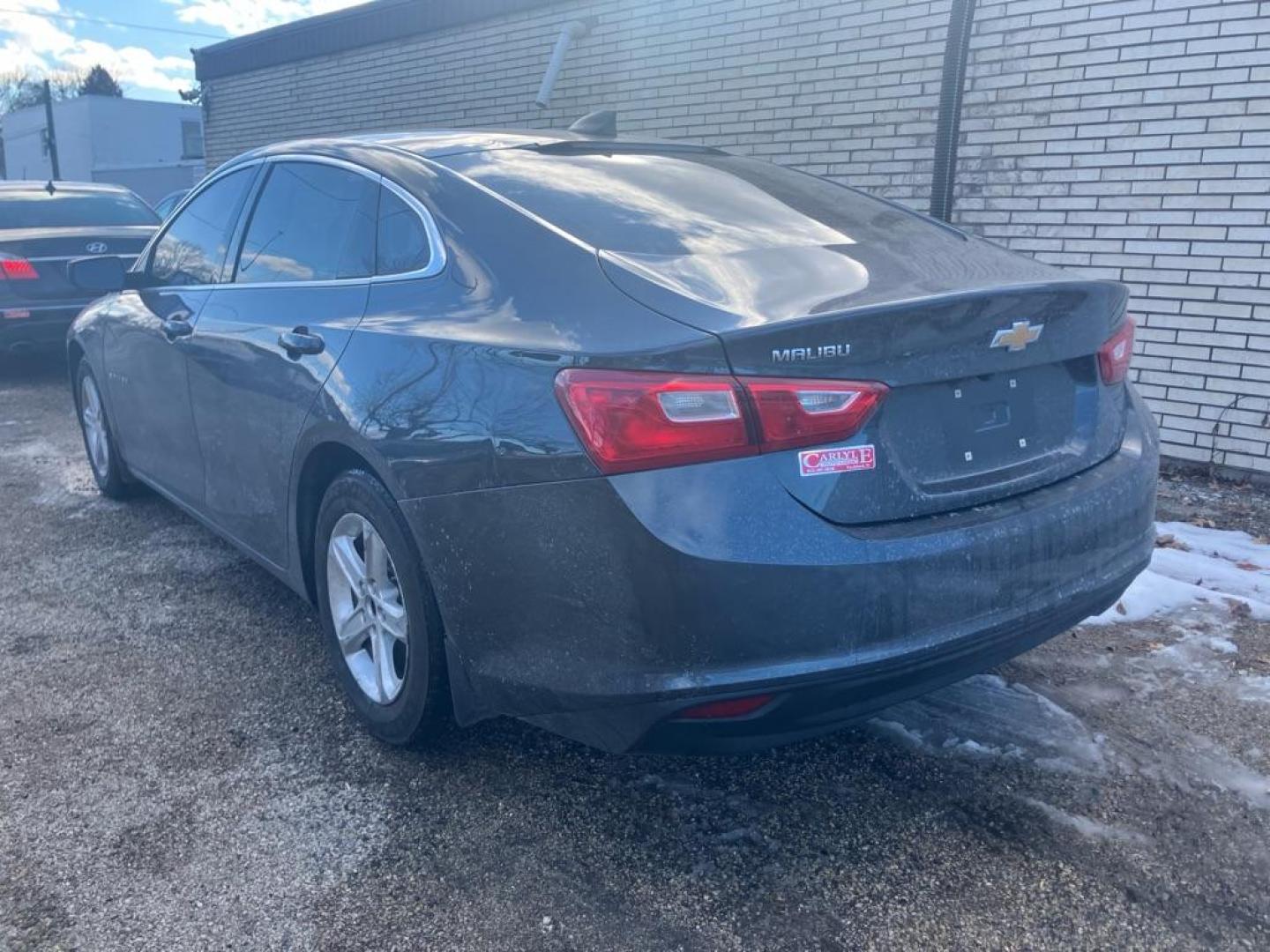 2020 WHITE CHEVROLET MALIBU LT (1G1ZD5ST7LF) with an 1.5L engine, Continuously Variable transmission, located at 1708 Broadway, Rockford, IL, 61104, (815) 397-5010, 42.252522, -89.069359 - Photo#2