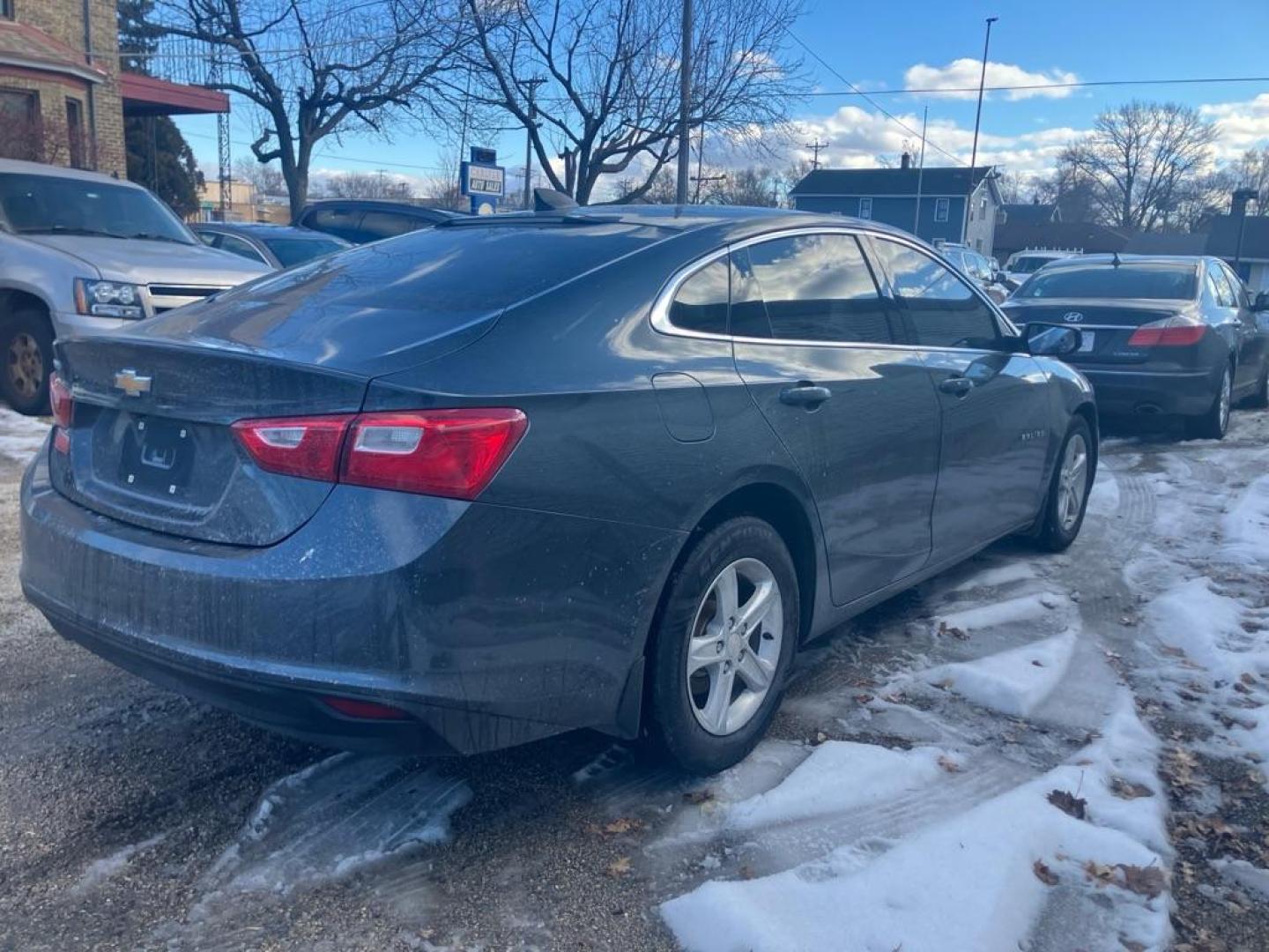 2020 WHITE CHEVROLET MALIBU LT (1G1ZD5ST7LF) with an 1.5L engine, Continuously Variable transmission, located at 1708 Broadway, Rockford, IL, 61104, (815) 397-5010, 42.252522, -89.069359 - Photo#3