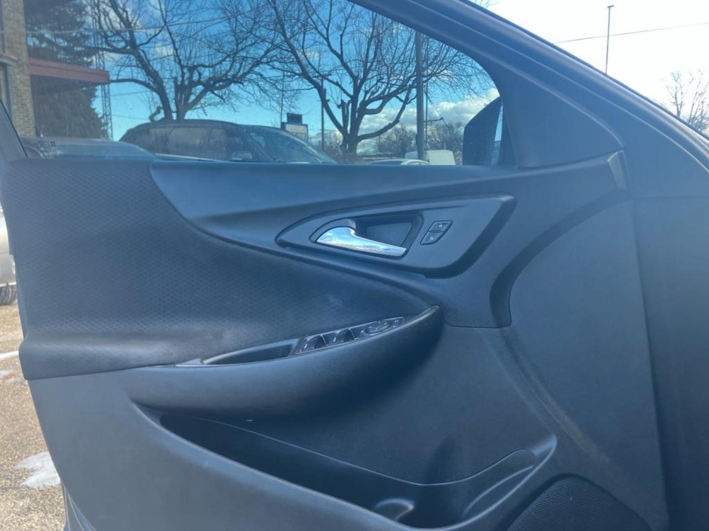 2020 WHITE CHEVROLET MALIBU LT (1G1ZD5ST7LF) with an 1.5L engine, Continuously Variable transmission, located at 1708 Broadway, Rockford, IL, 61104, (815) 397-5010, 42.252522, -89.069359 - Photo#6